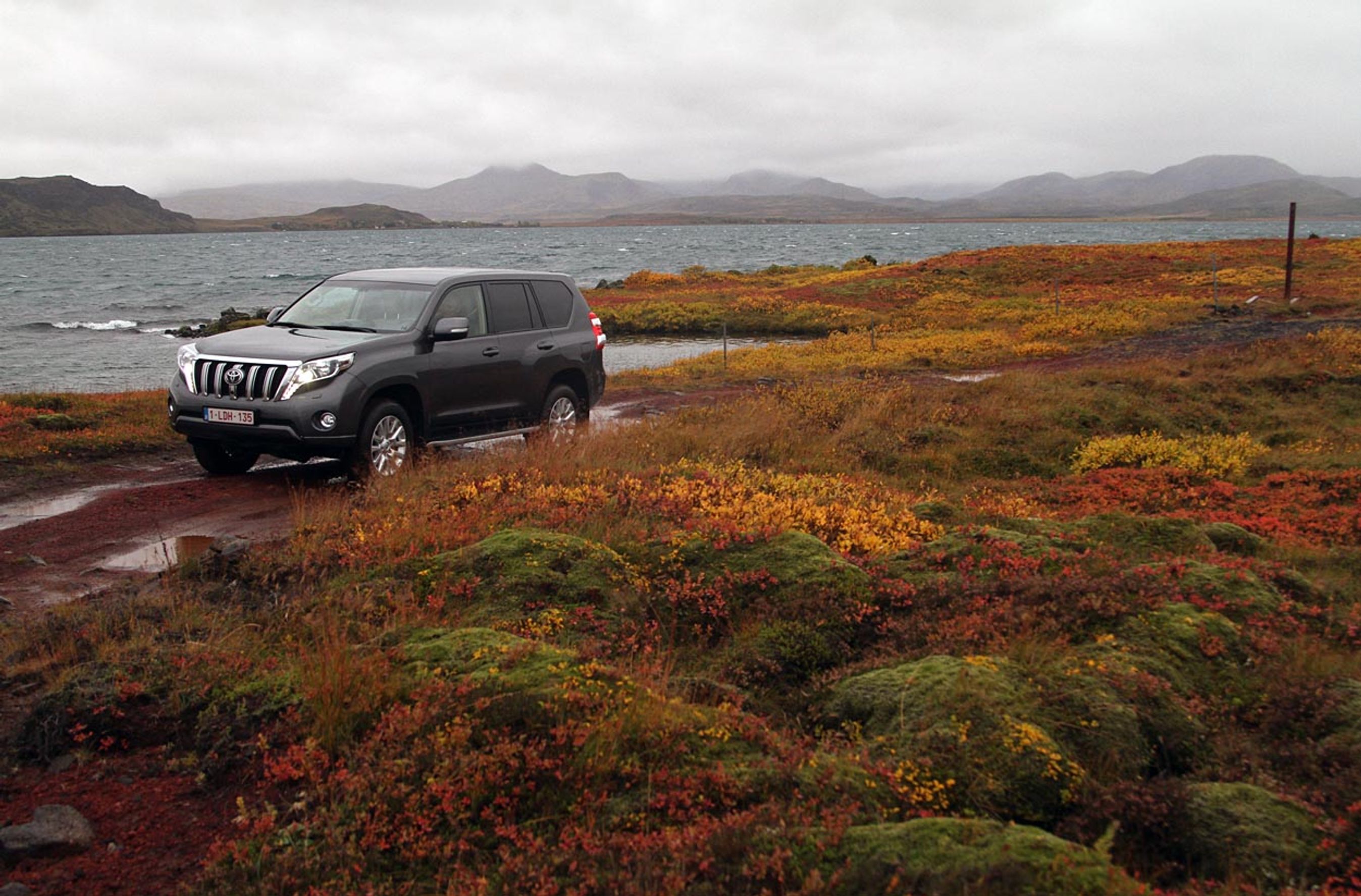 Toyota Land Cruiser 150 er en fantastisk offroader  og den må slås med et britisk og et tysk mærke om at være terrænets konge. Kikker man på trafikken i Island og i Afrika, er Toyota den ubestridte regent.