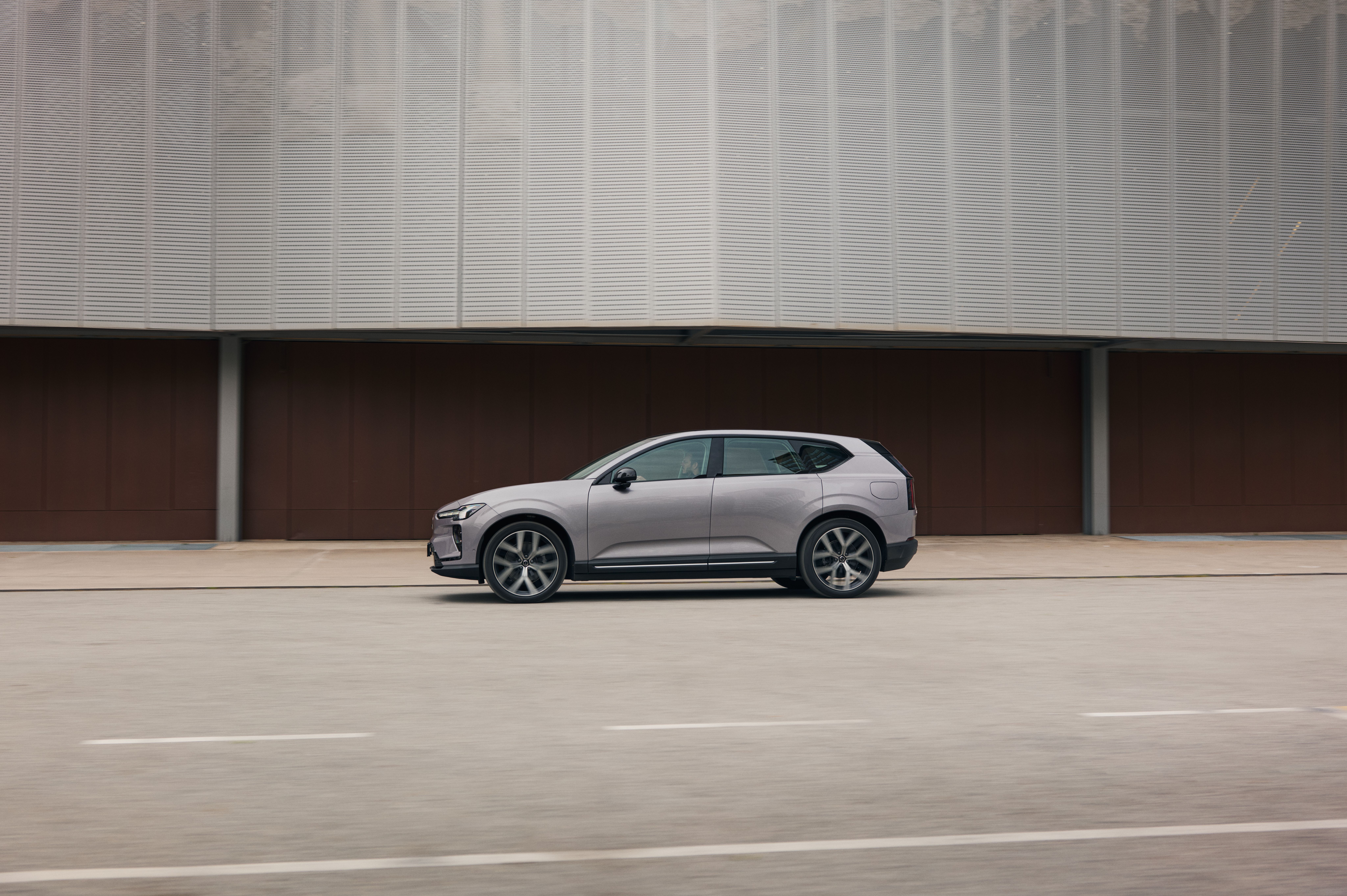 Volvo EX60 set fra siden