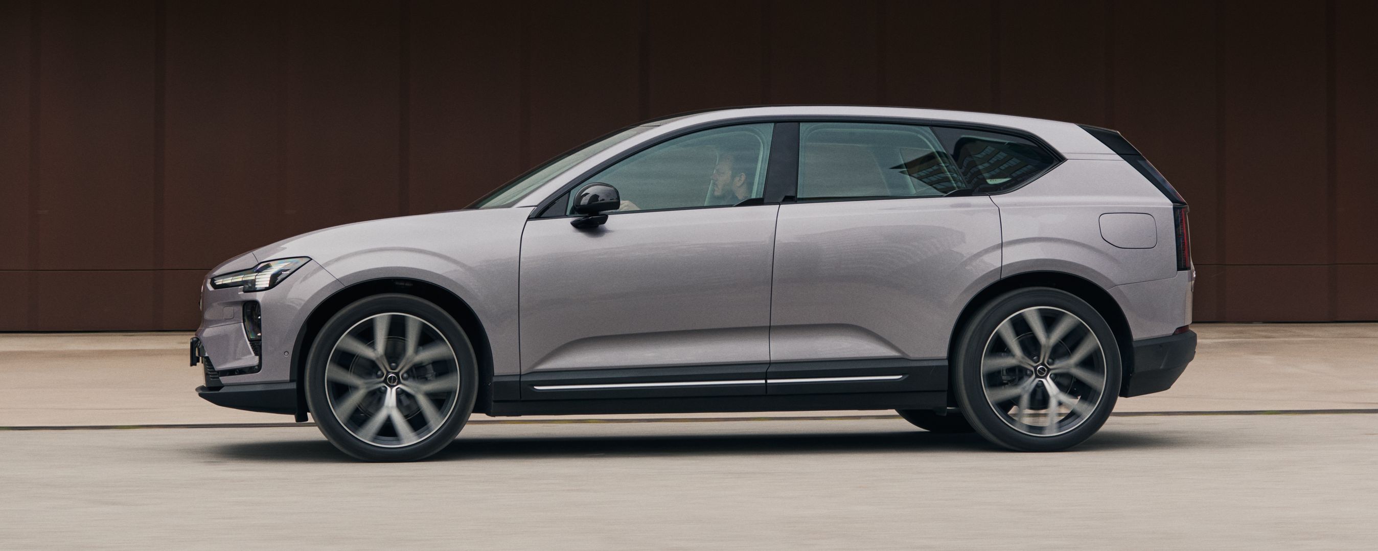 Volvo EX60 set fra siden