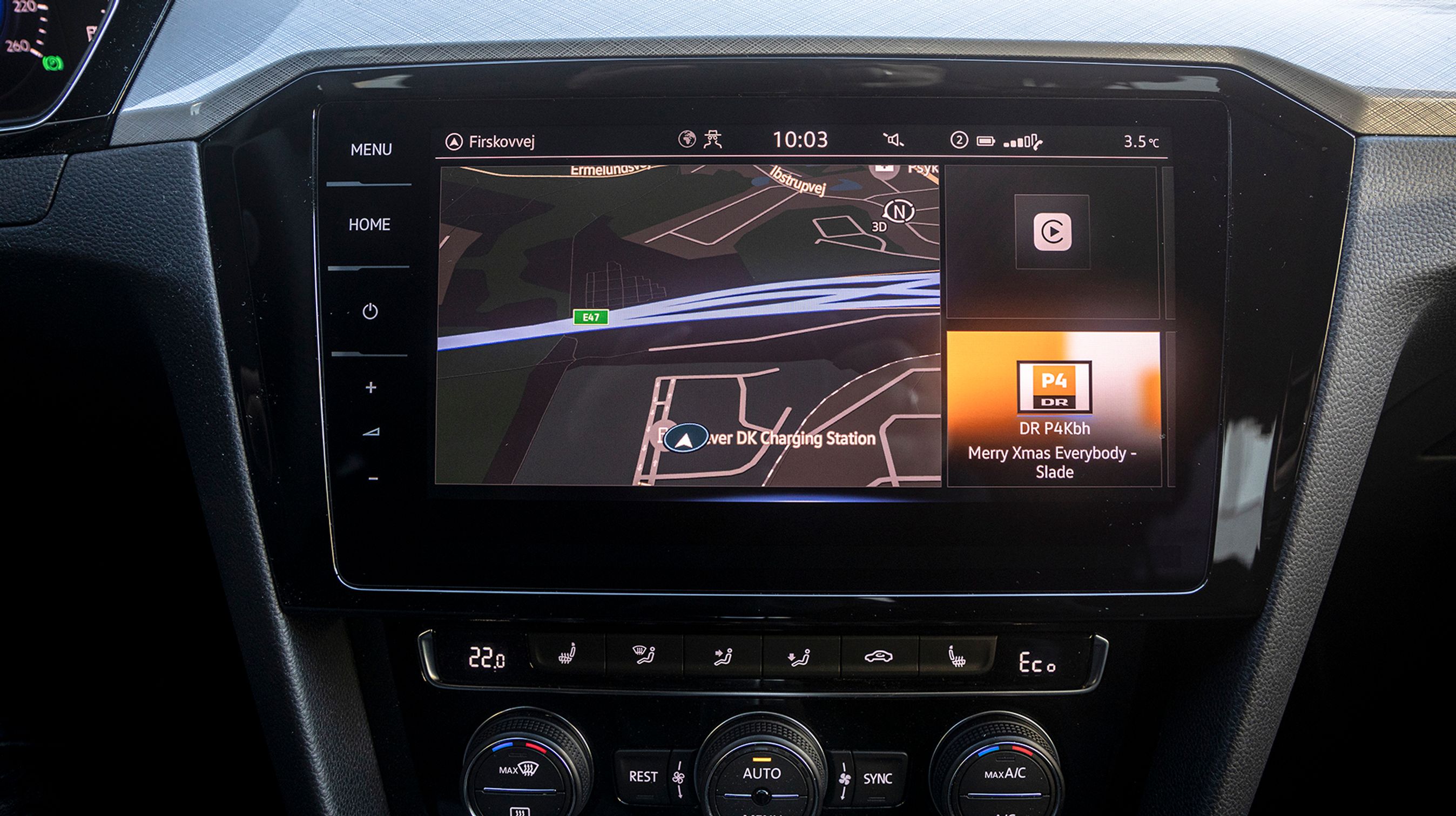 Apple CarPlay er en fornøjelse for ejere af Apple iPhone. Her kan man spejle telefonens apps, og på den måde let styre telefon og andet under kørslen på en måde, så man ikke skal slippe hænder fra rattet.
