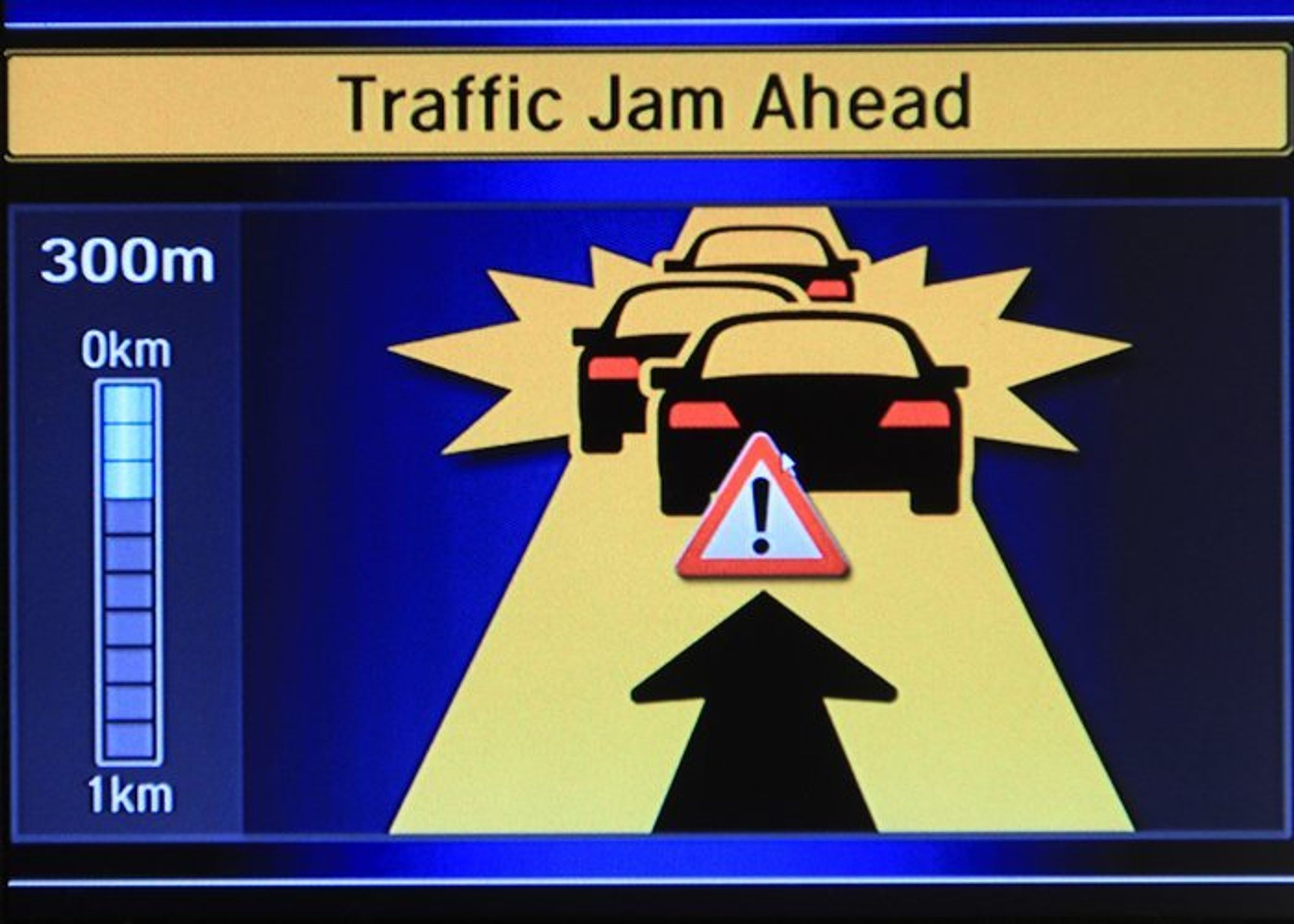 Advarsler om farlige begivenheder tæt på bilen er en af de største muligheder ved C2X. Her er det advarsel om holdende biler forude, men det kan også være om havarerede biler, tabte genstande, en oliepøl eller vejarbejde.