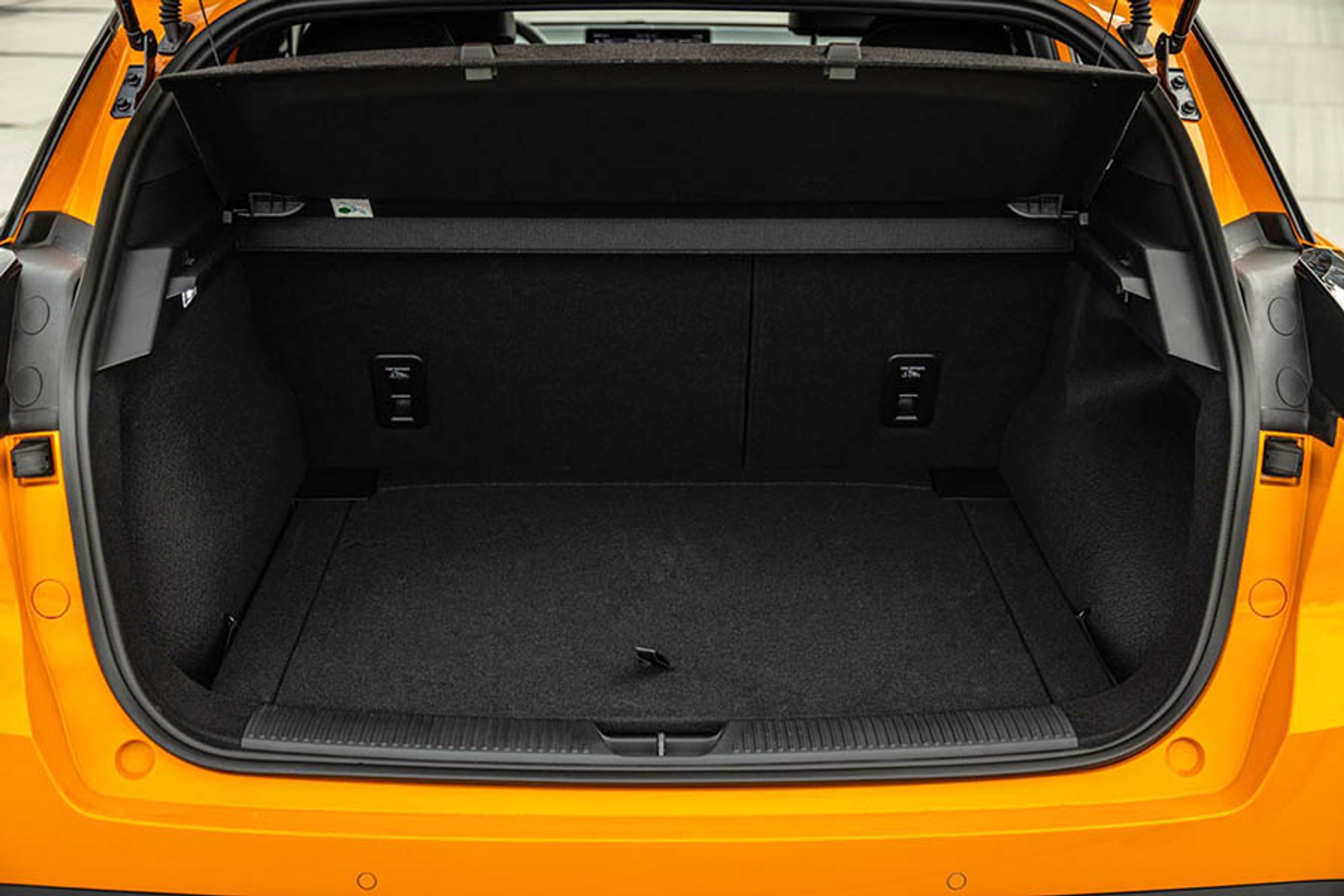 Bagagerummet er på 350 liter og det er uændret. En fair størrelse for en bil i mellemklassen. 