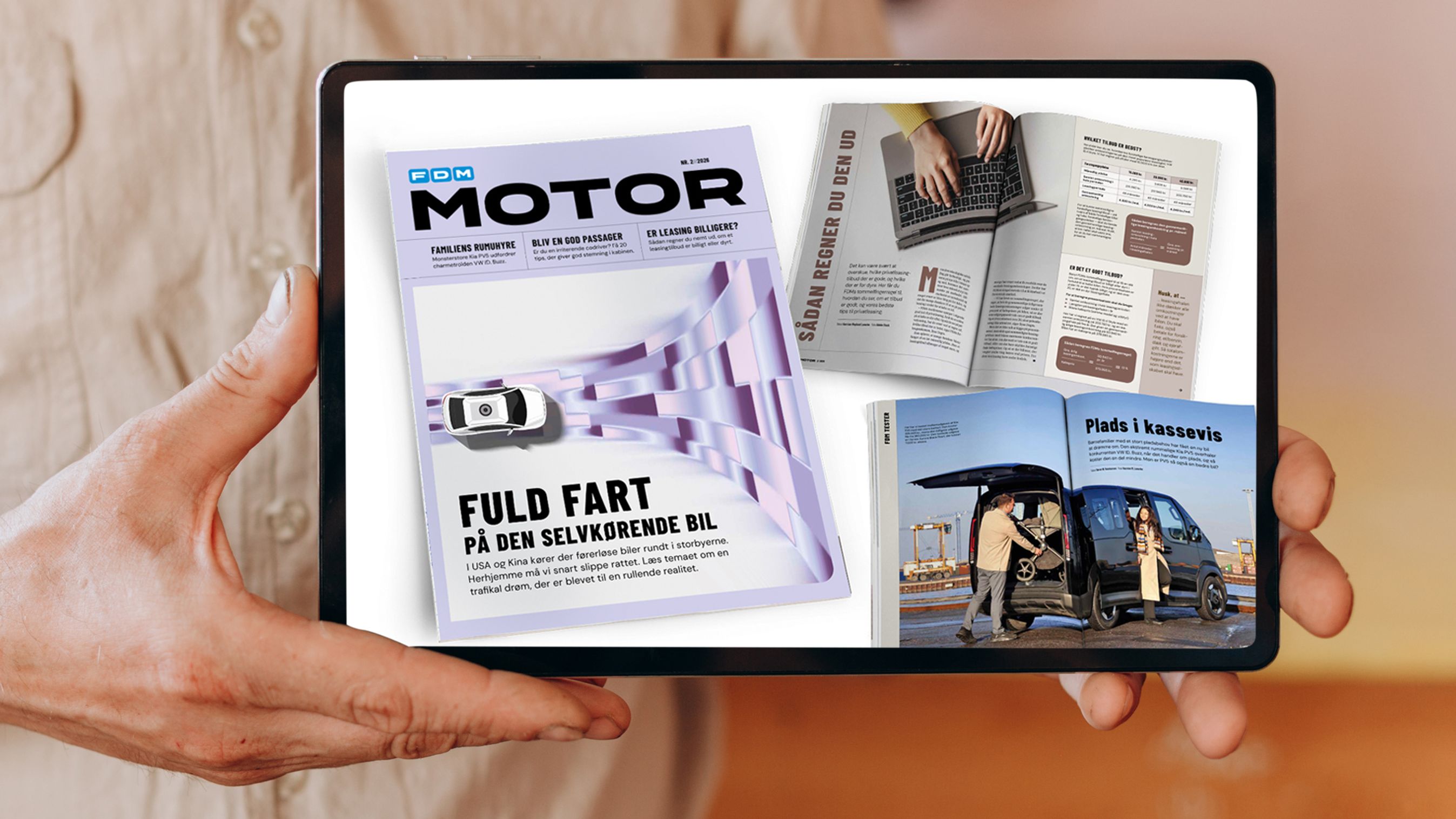 Hænder holder iPad med sider fra Motor 2/2026