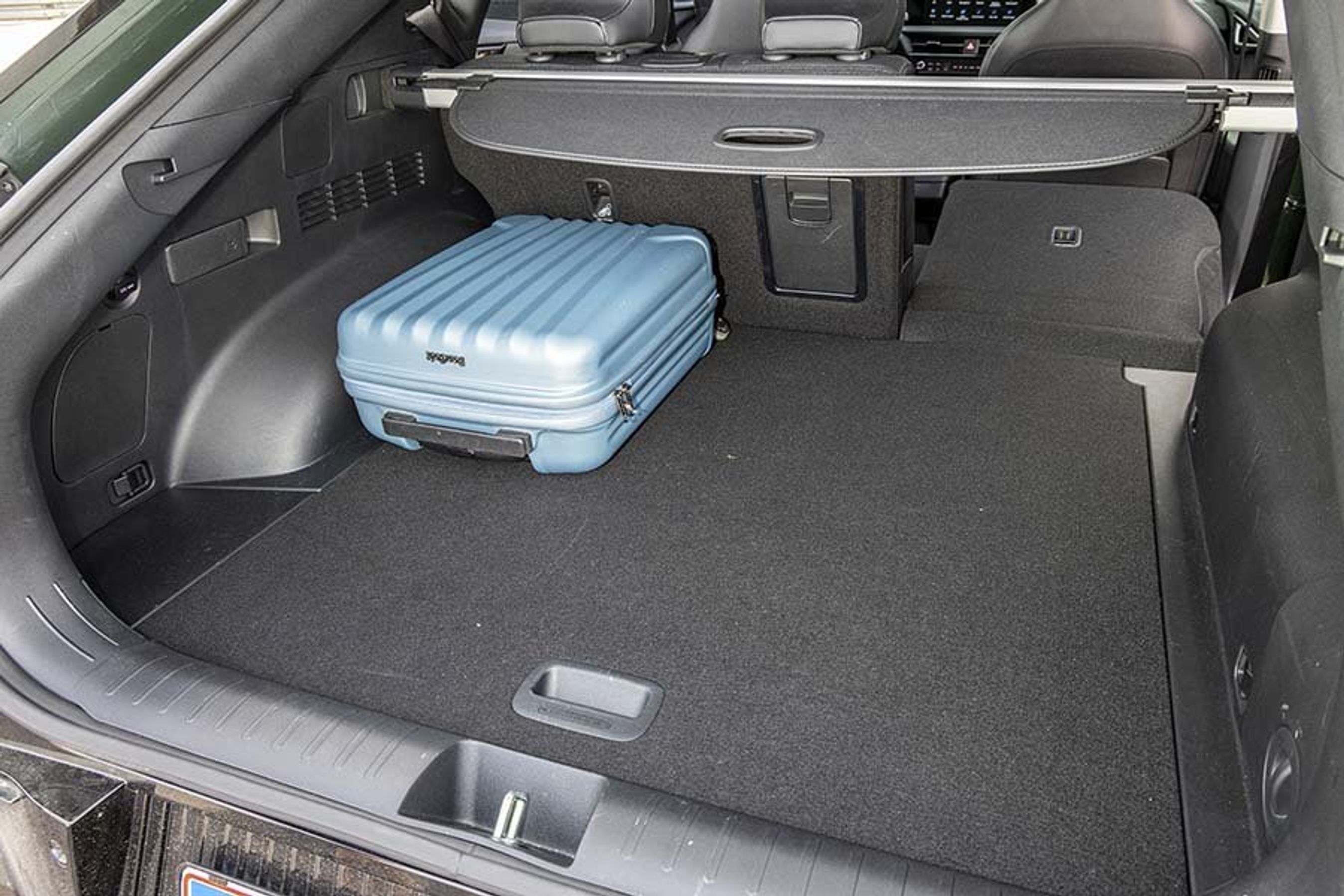 Bagagerummet er stort i areal, men lavt i højden.