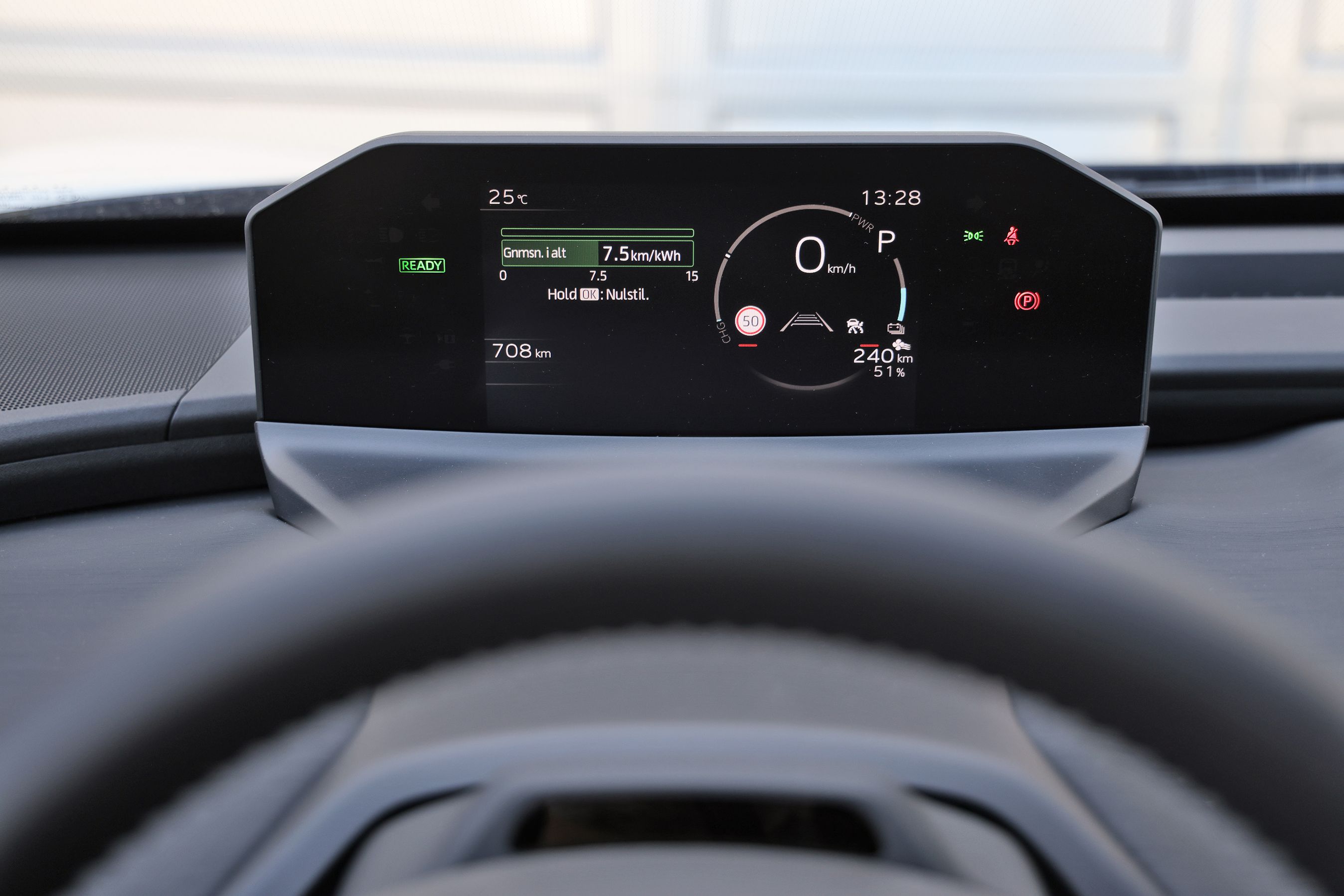 Instrumenthuset i en Toyota bZ4X Touring 2026. 
