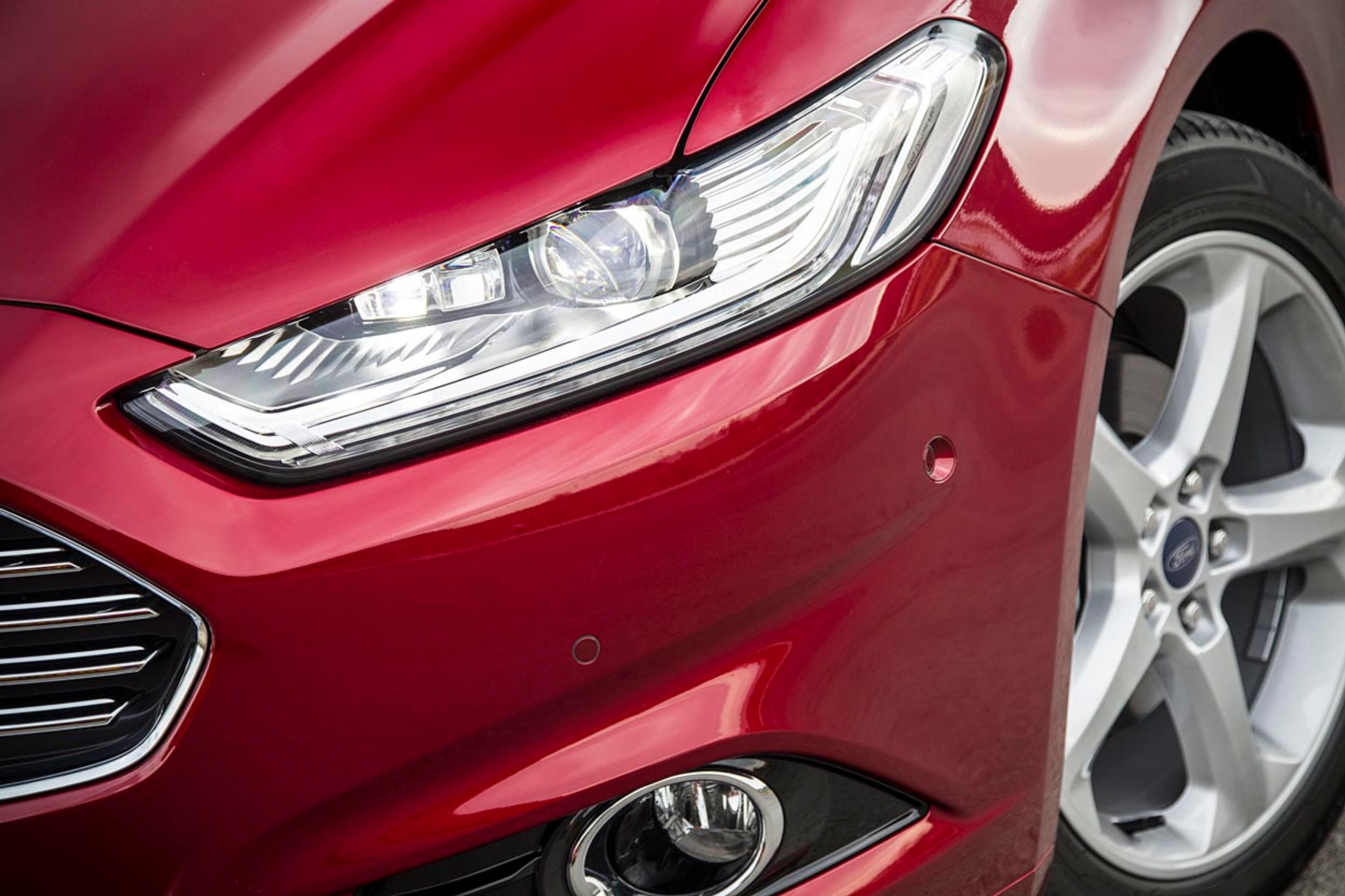 LED-forlygter er muligt ekstraudstyr til alle udgaver for 24.000 kroner.