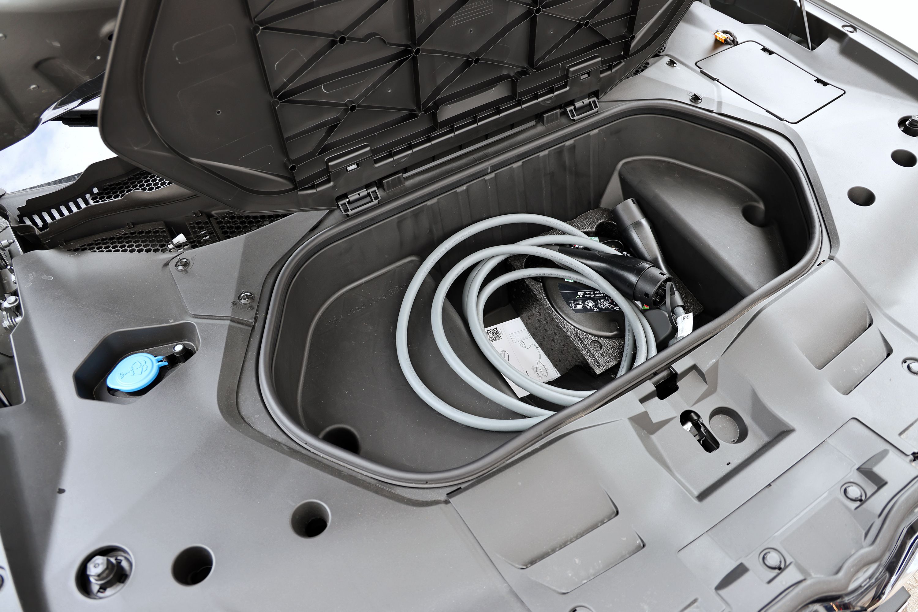 Frunk i BMW iX3 50 xDrive fra 2026. 