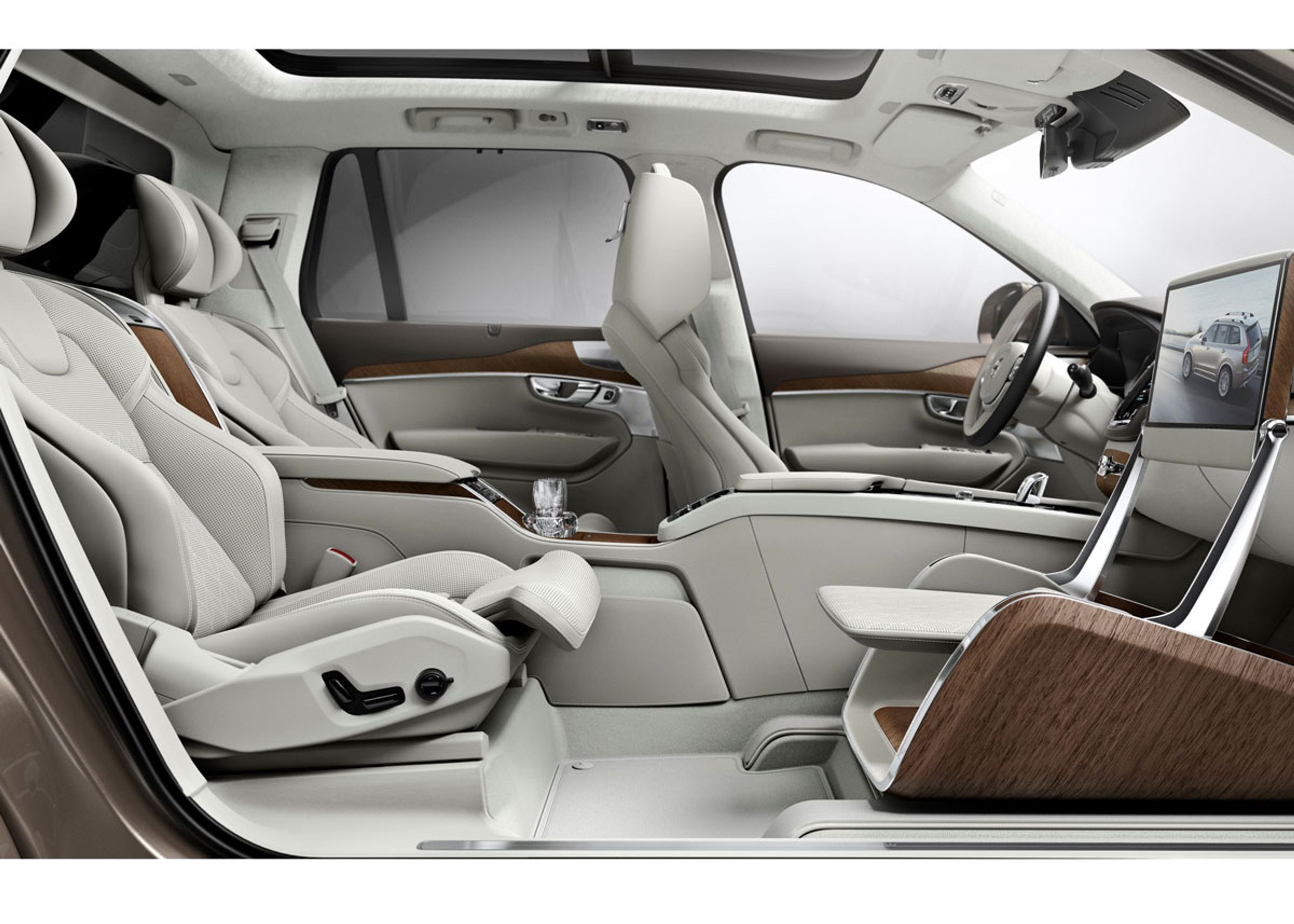 I forslaget til en "Lounge Console" skiftes passagersædet ud med en multikonsol. Her fungerer den som fodskammel og tv-skærm. 