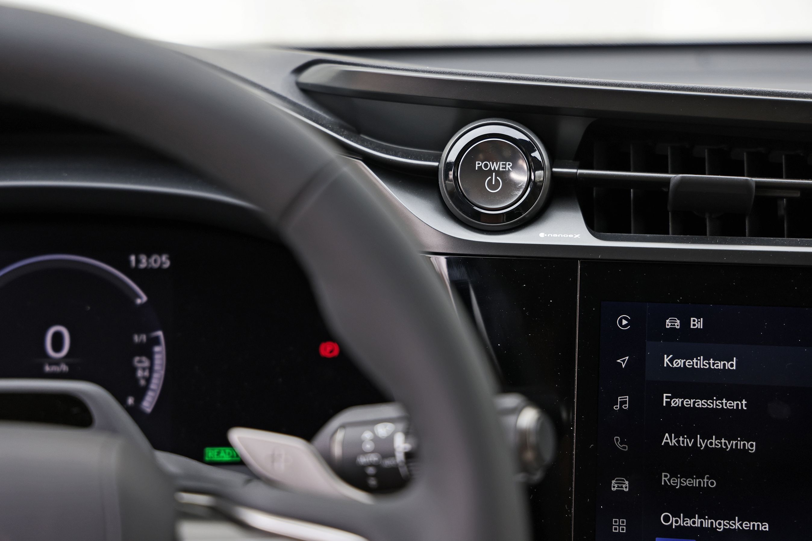 Start/stop-knap i en Lexus RZ