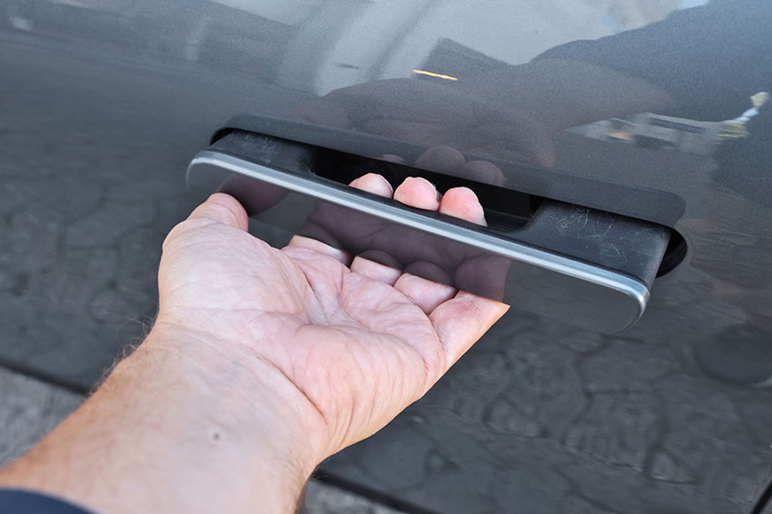 Automatiske dørhåndtag er ikke helt brugervenlige.