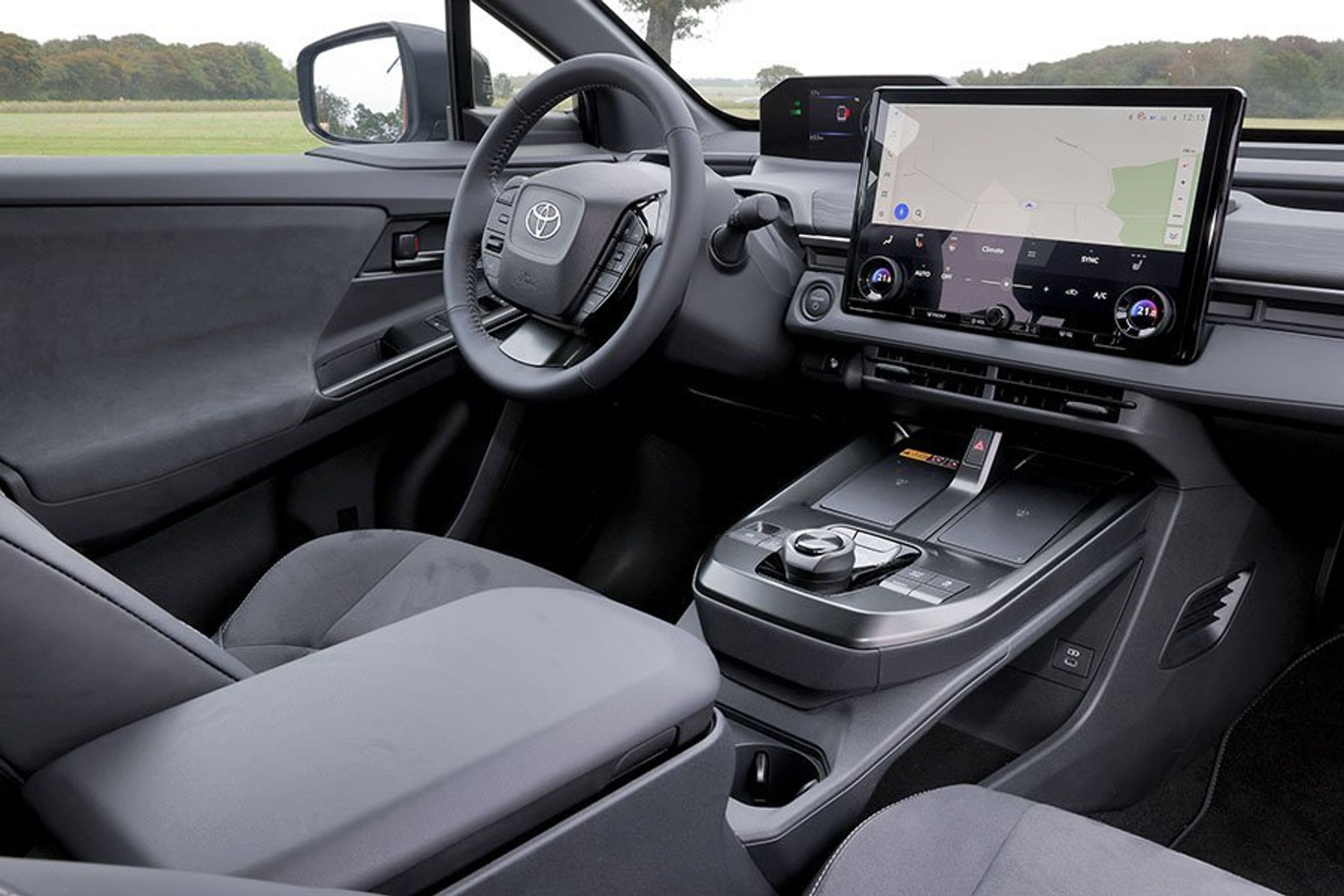 Førerplads i Toyota C-HR+