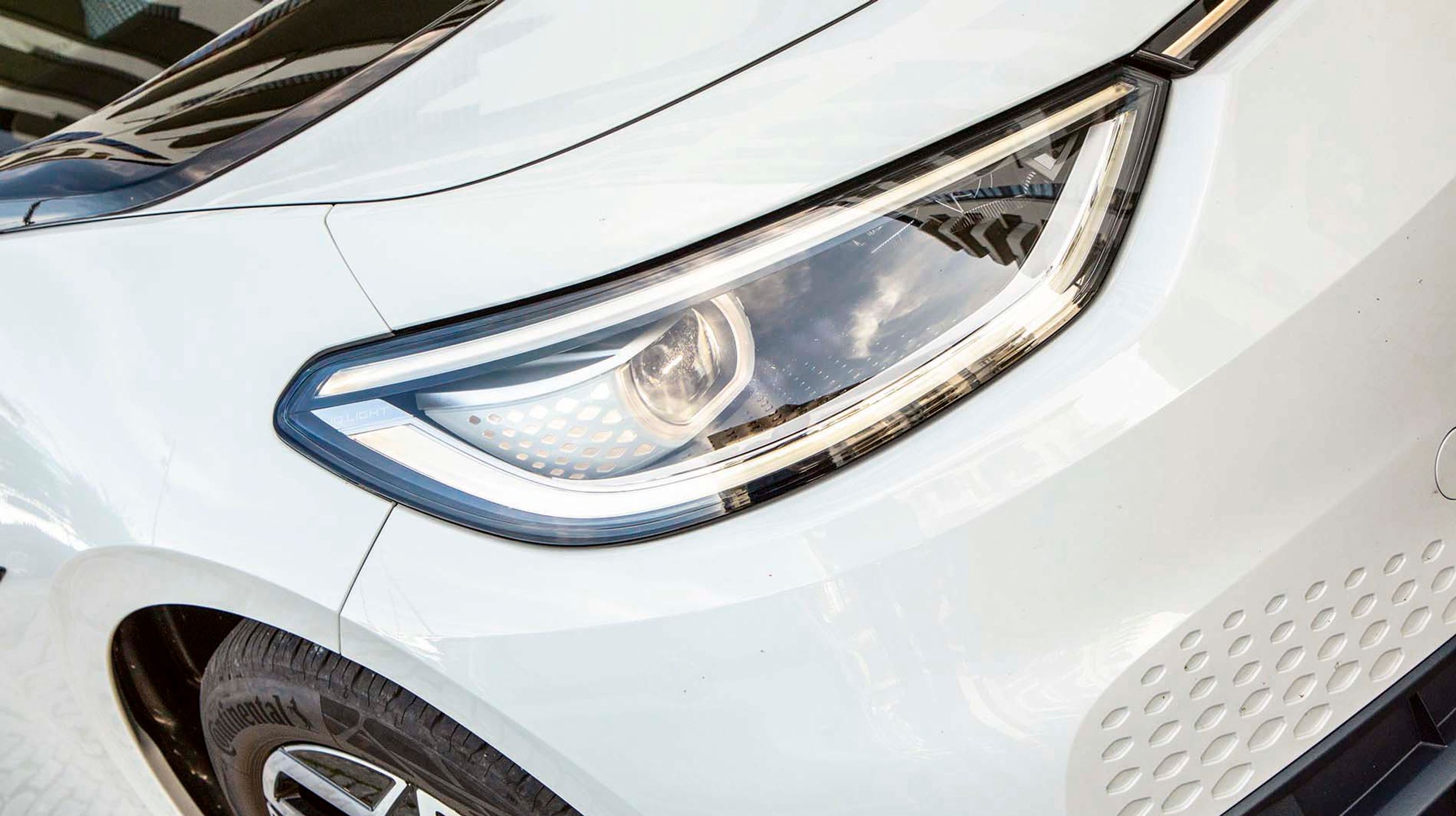 Forlygterne er med LED-teknik og har indbygget matrixsystem. De er overordentlig effektive ved nattekørsel.