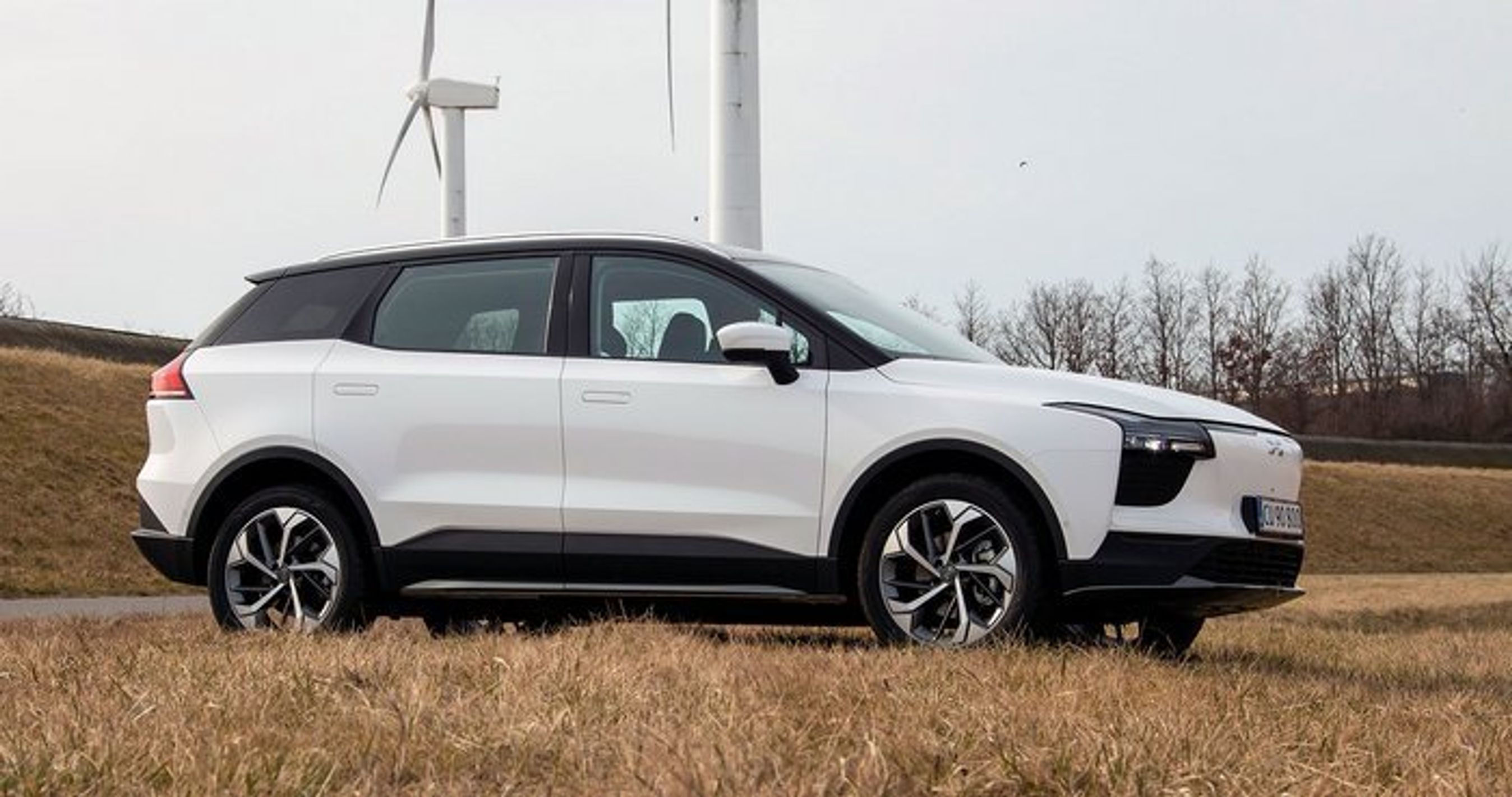 Aiways U5 er en ganske stor, eldreven crossover. Der er god plads både ved bagsædet og i bagagerummet.