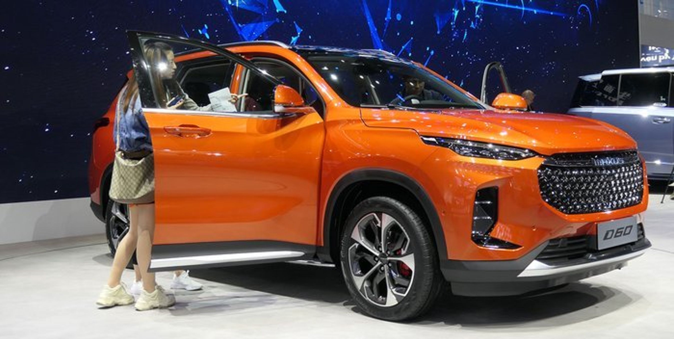 Intet er bekræftet, men næste nyhed kunne blive Euniq 6, en mellemstor crossover, der her ses som plugin-hybrid.