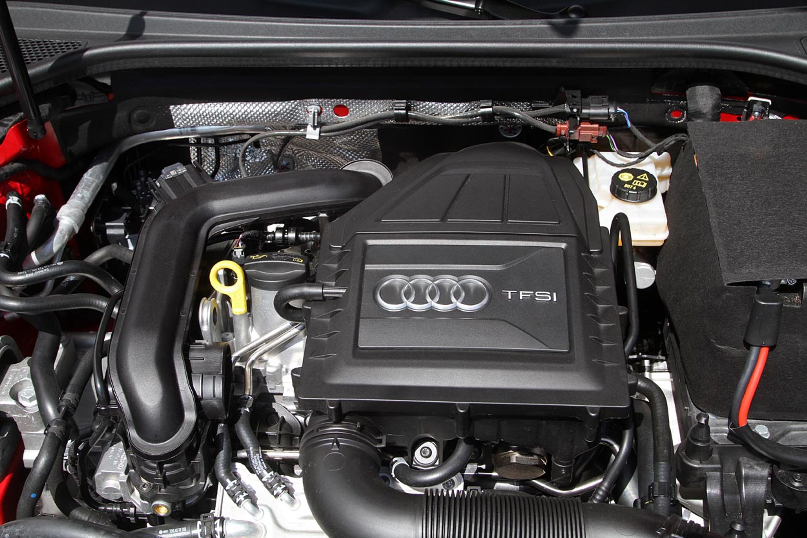 Nyt i motorrummet: 1.0-motor med tre cylindre.