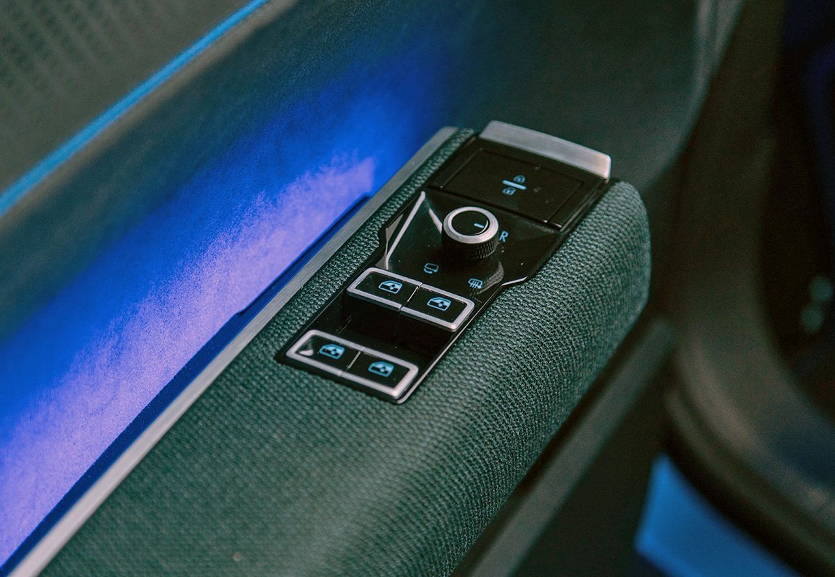 De fire knapper til rudehejsene i ID.2,