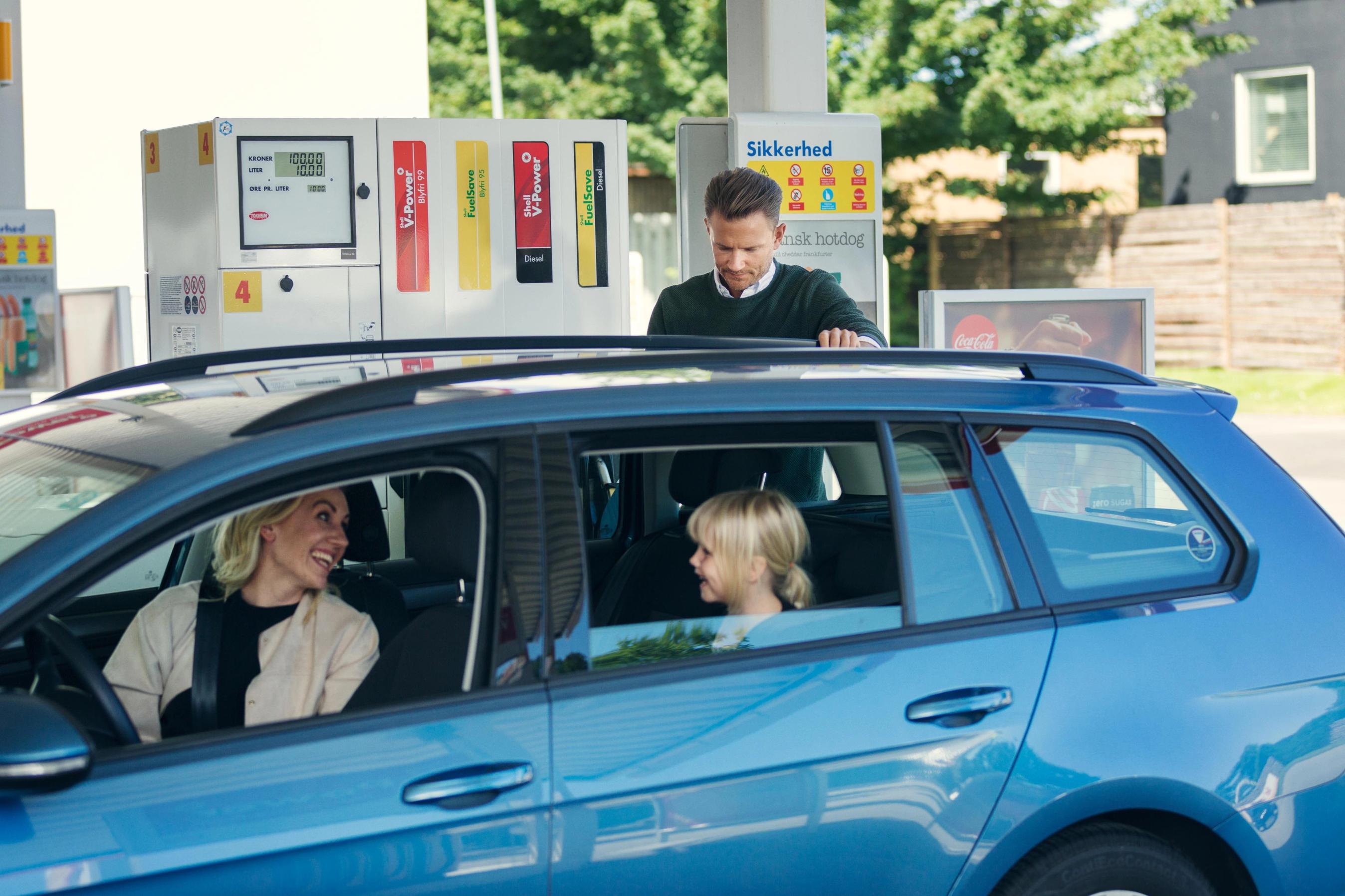 Kig på uret, inden du tanker. Vi giver dig her gode råd til, hvordan du tanker benzin og diesel til den bedste pris.