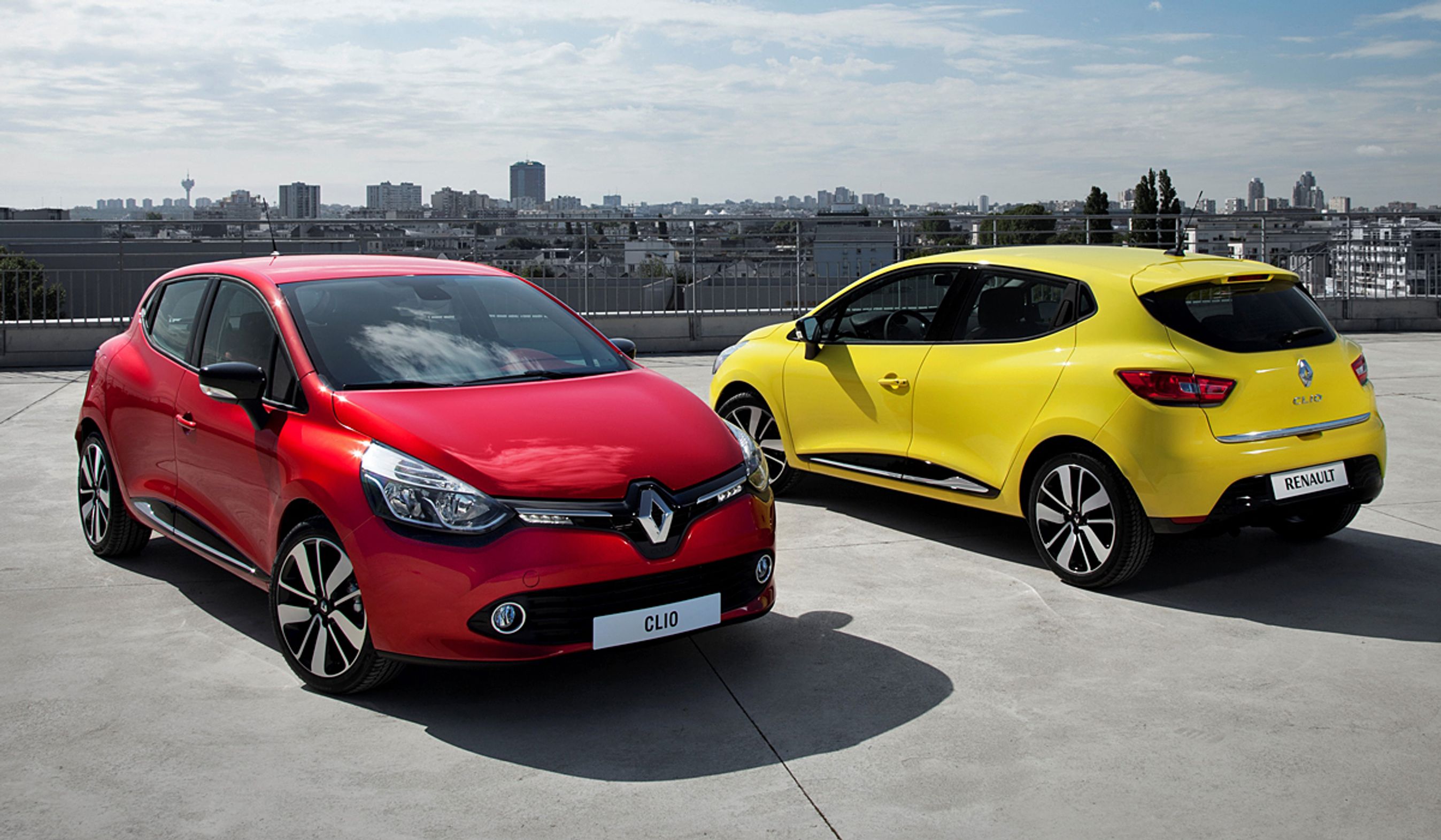 Den nye Renault Clio er blevet lavere og bredere end den nuværende og fås kom som femdørs.