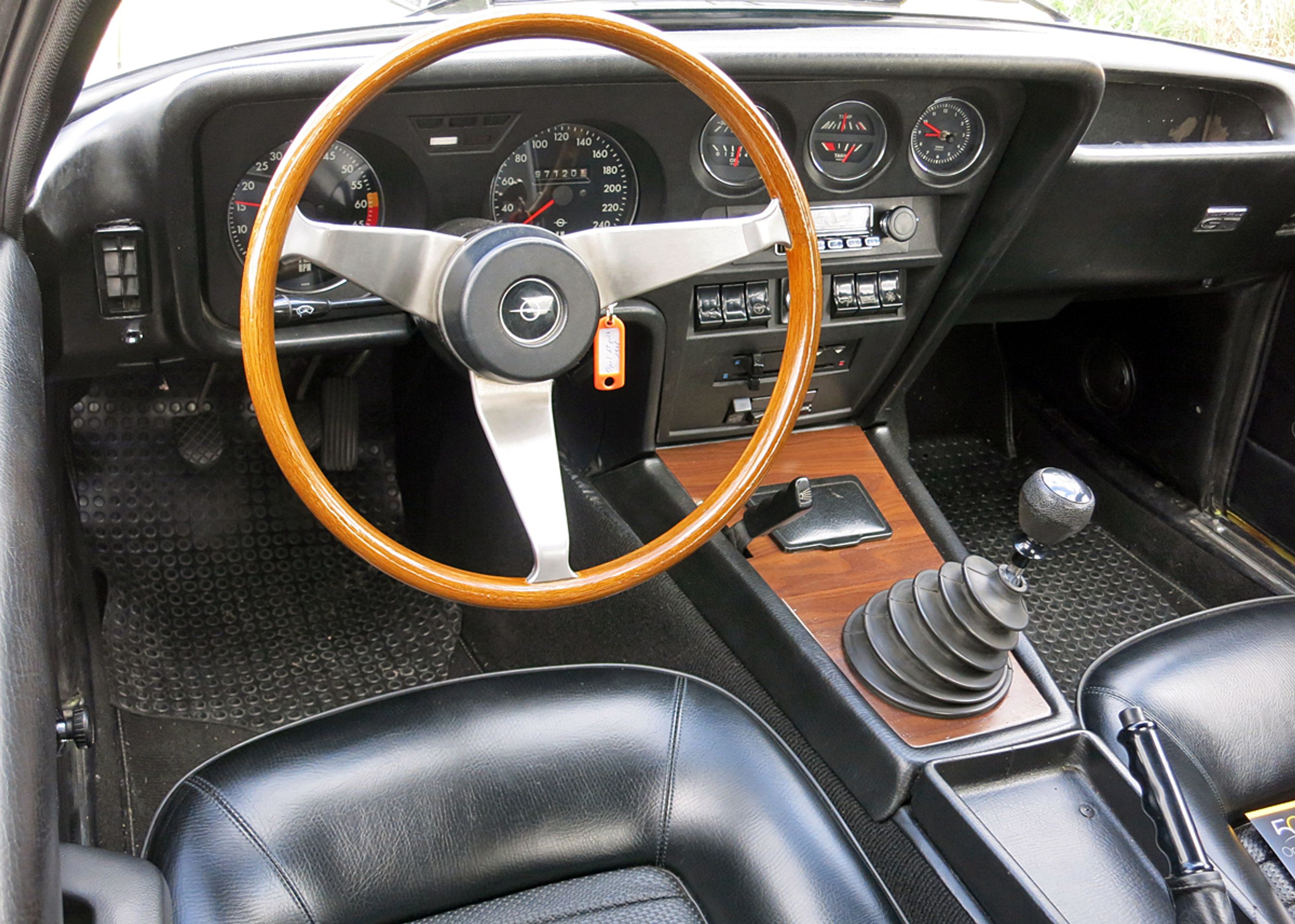 Efter tiden var det sportslige forhold bag rattet i Opel GT, men målt med dagens målestok var denne udgave en sjov, men ikke særlig hurtig bil.