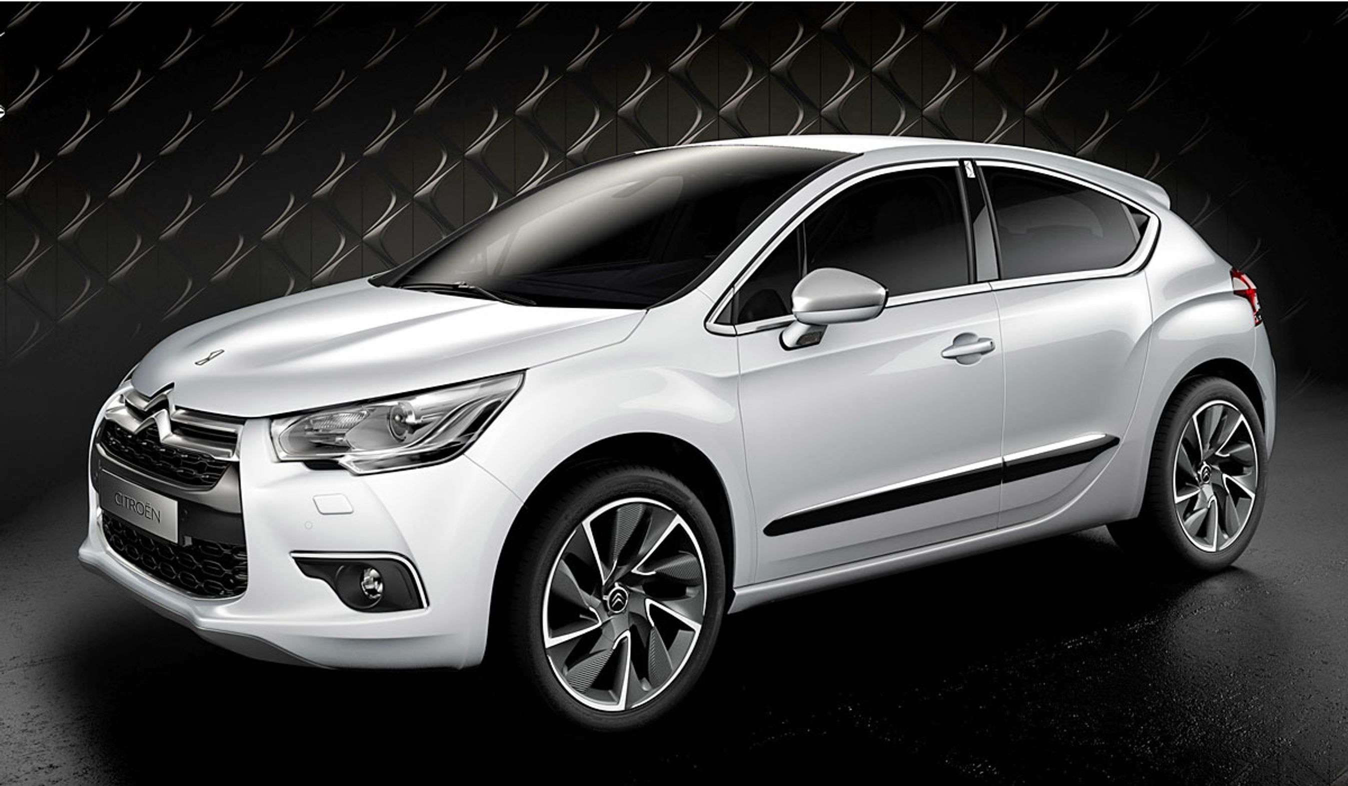 Citroën DS4 er kortere, men højere end C4.