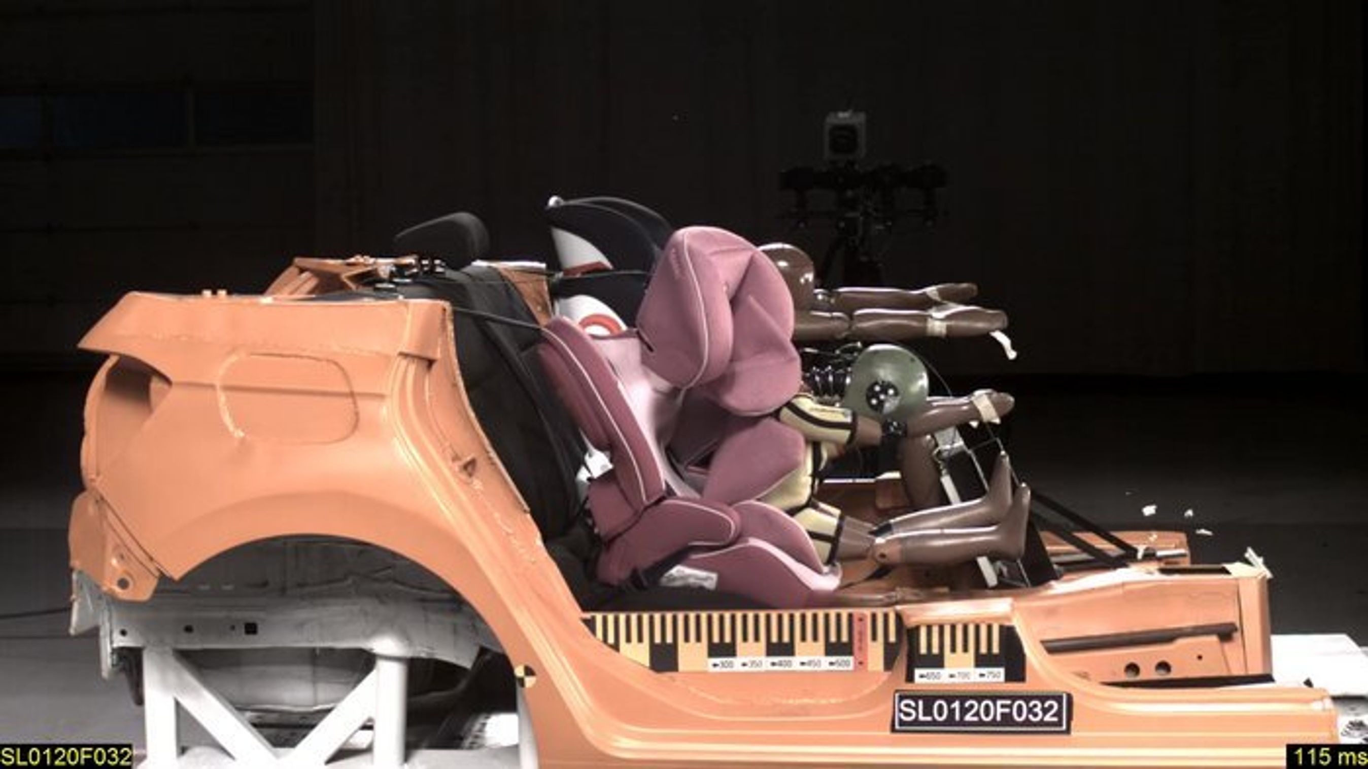 Langt fra alle autostole klarede kollisiontesten lige godt