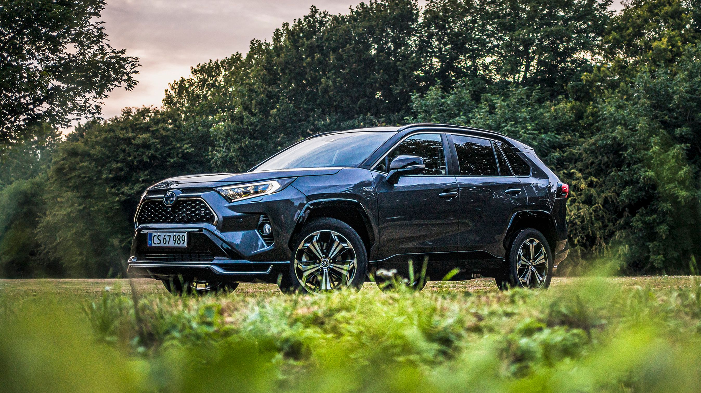 Toyota RAV4 fra siden