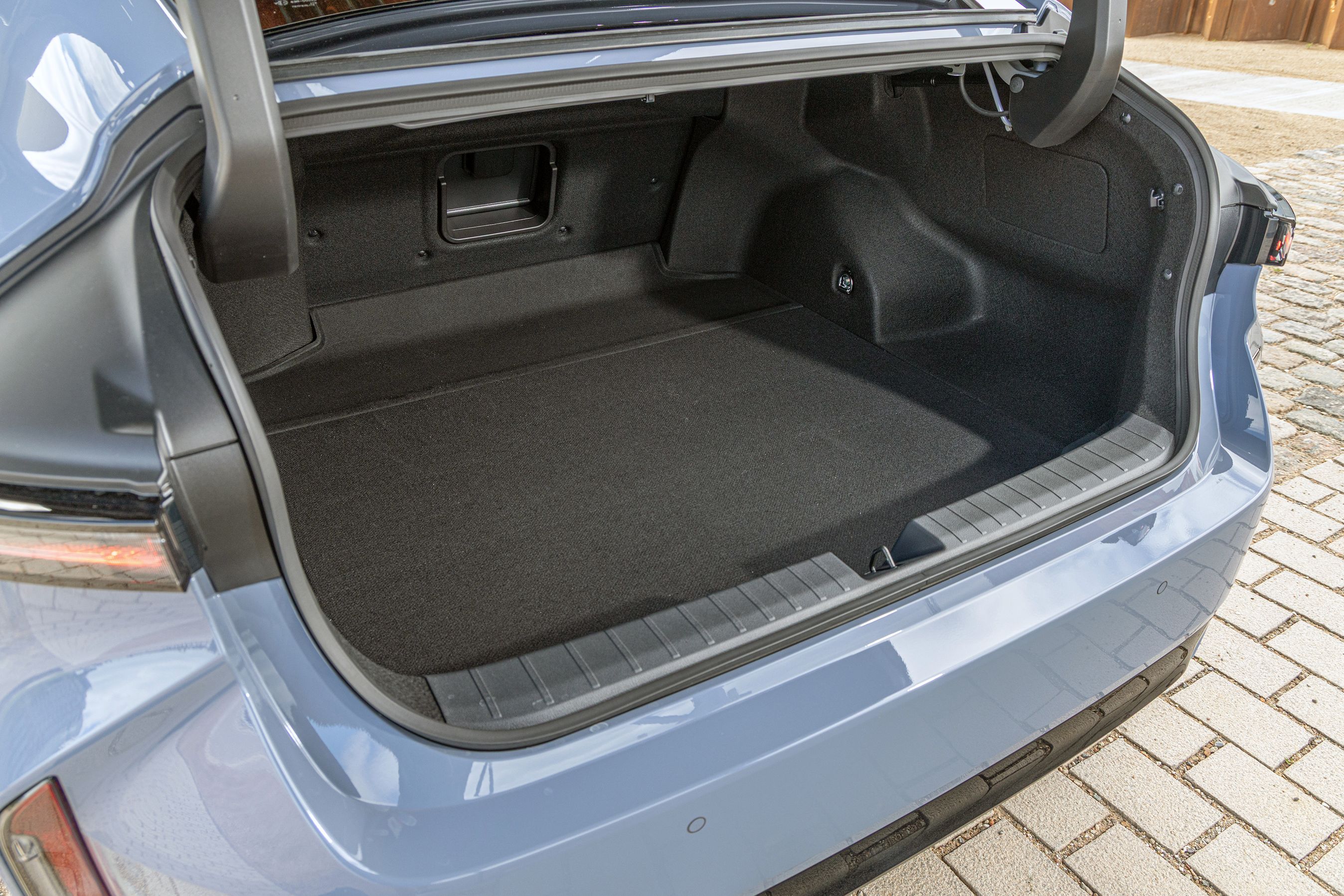 Bagagerummet i Lexus ES.