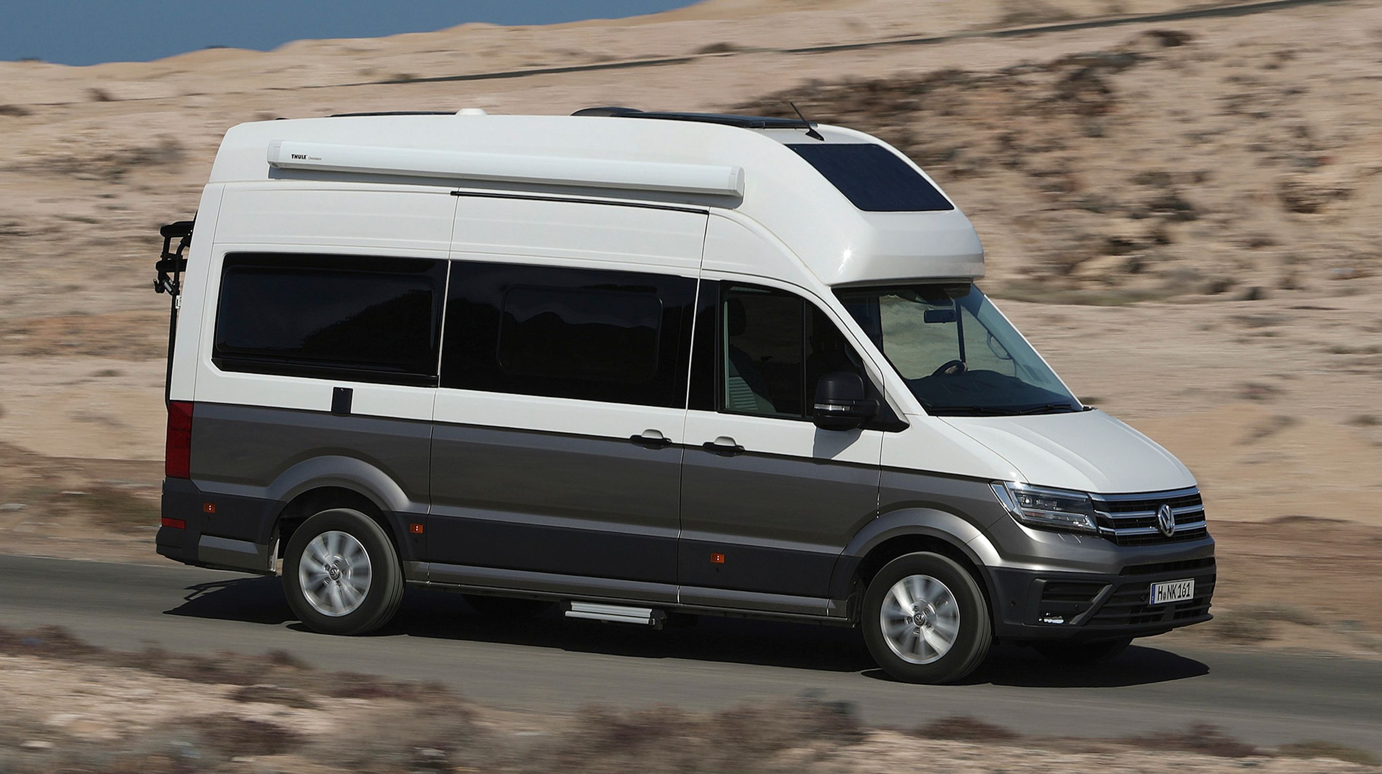 Det er lykkedes at skabe en flot profil i siden med de store rudearealer og en tofarvet lakering. Den langsgående markise er ekstraudstyr.