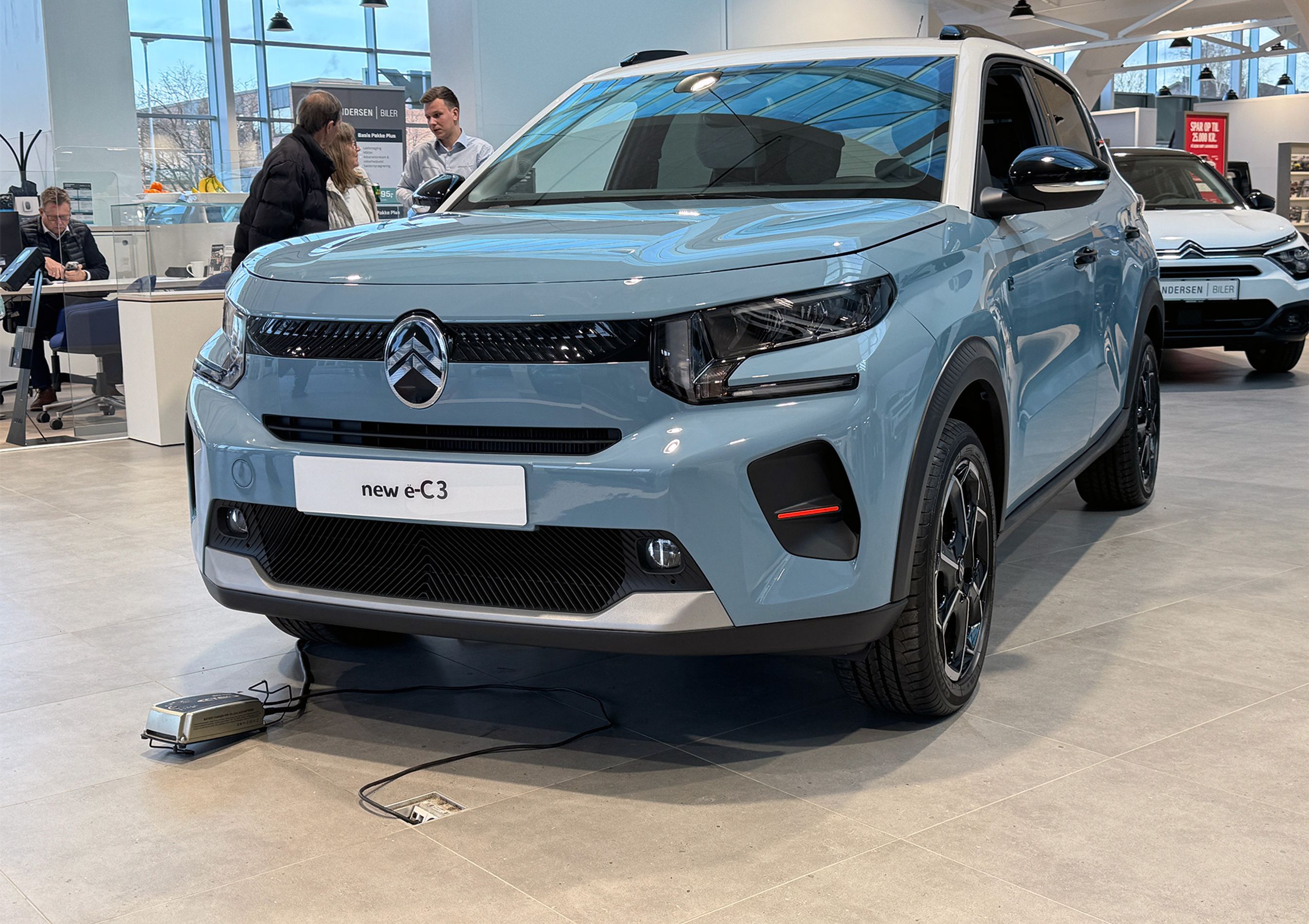 Citroën C3 lyseblå forfra.