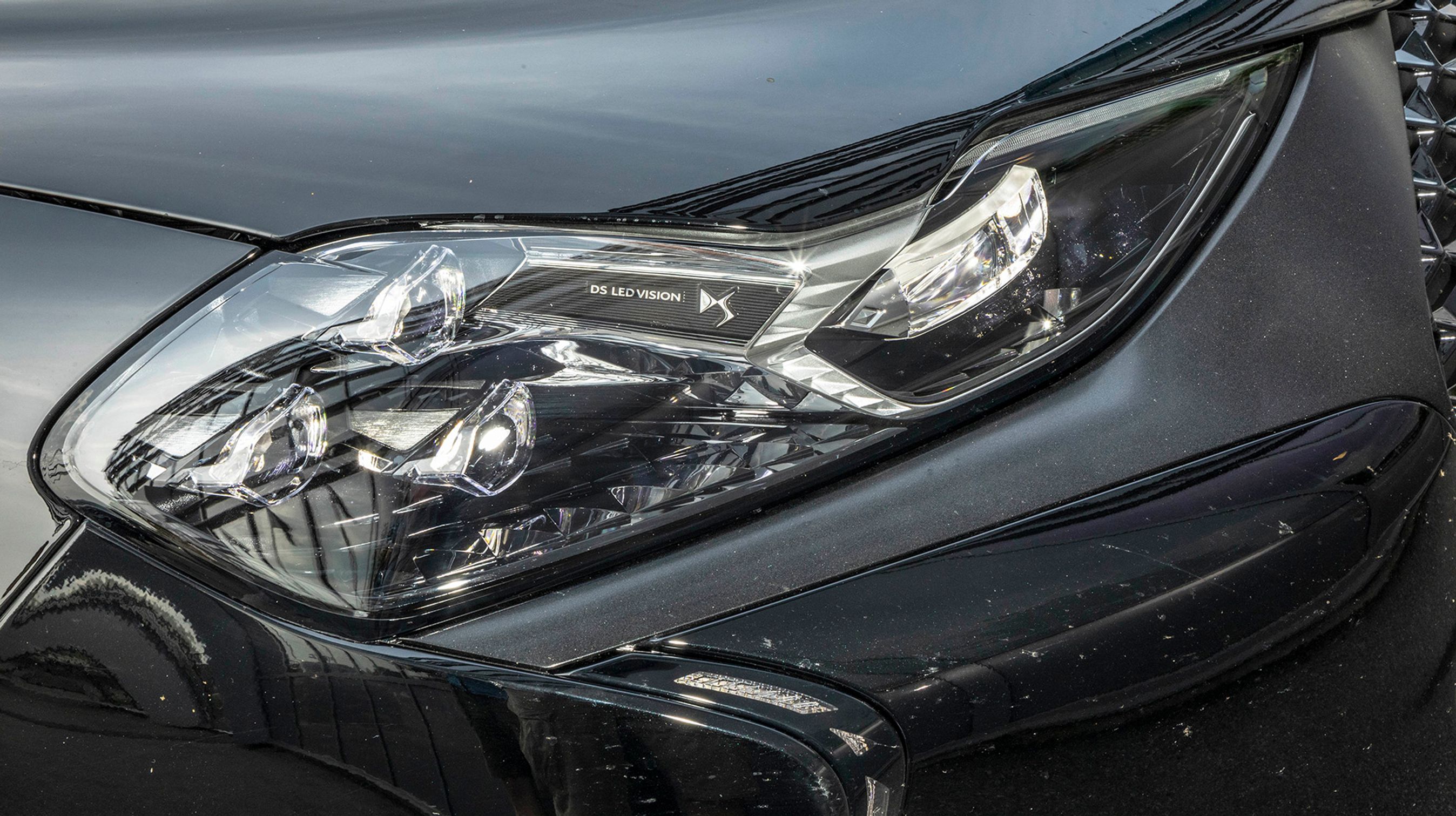 LED-forlygter er en del af standardudstyret, men testbilen var udstyret med adaptive LED-forlygter og de fungerer godt. Merprisen er 22.000 kr. for de mere avancerede lygter. 