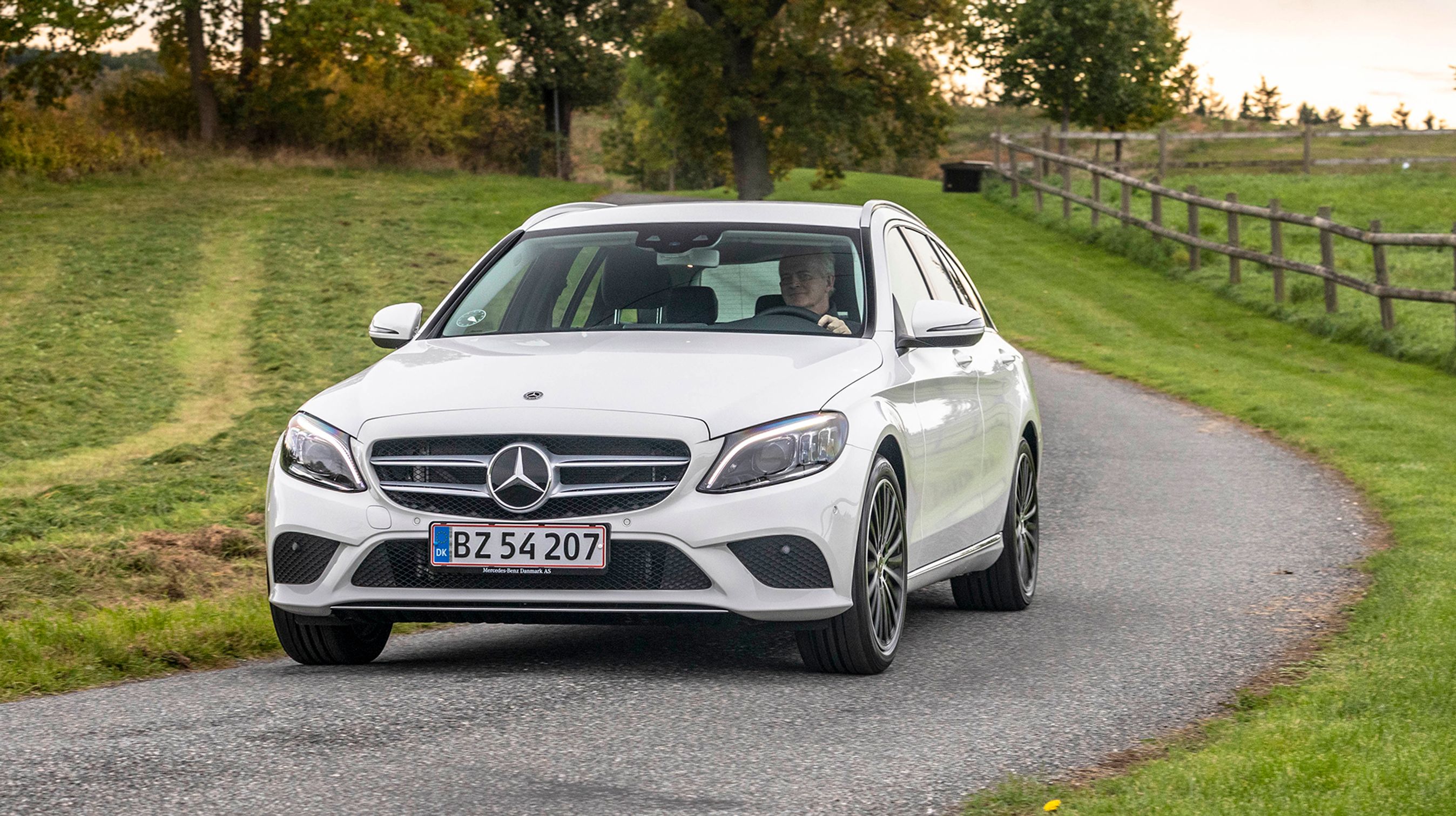 Mercedes-Benz C200 set forfra