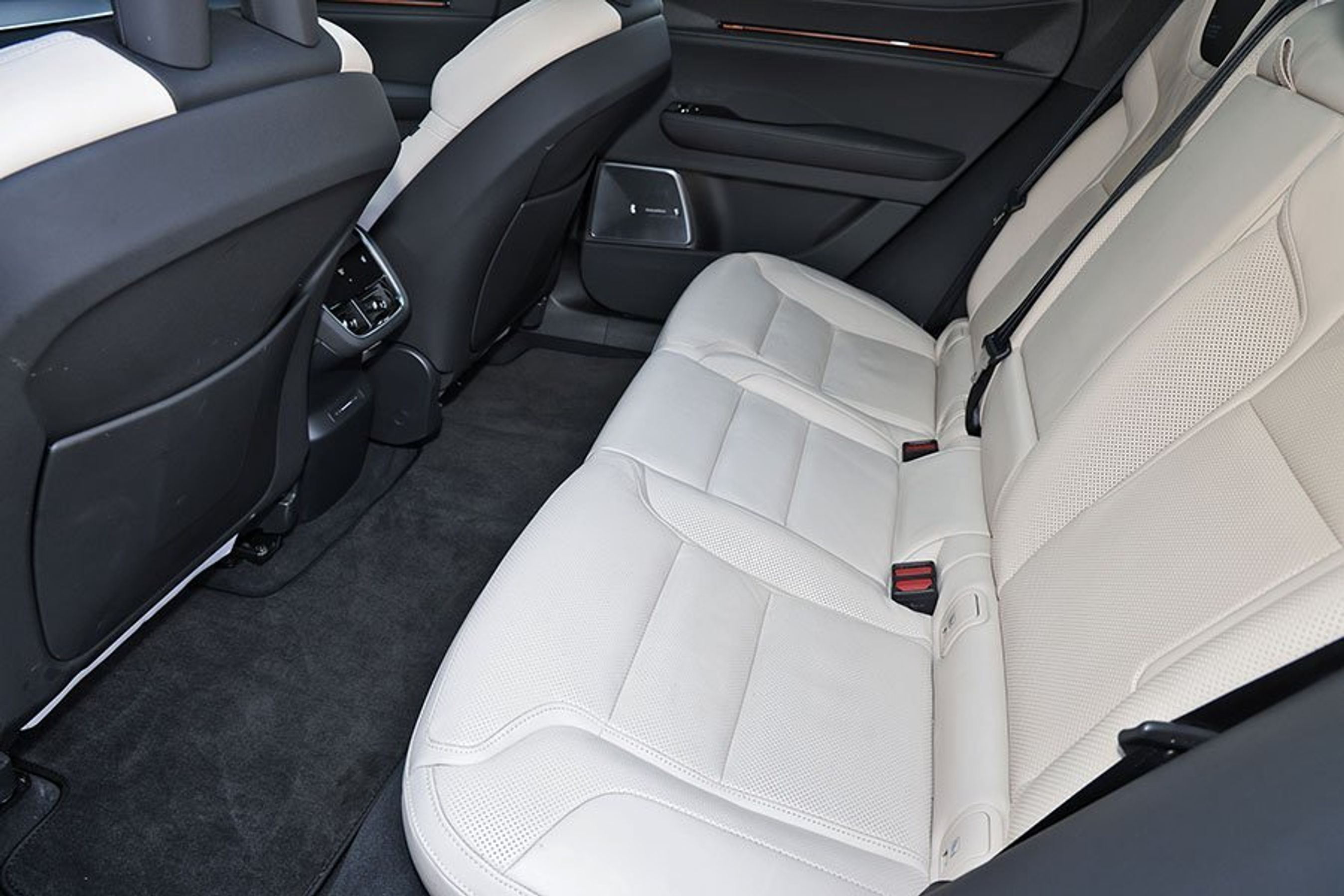 Bagsæde i en Polestar 3