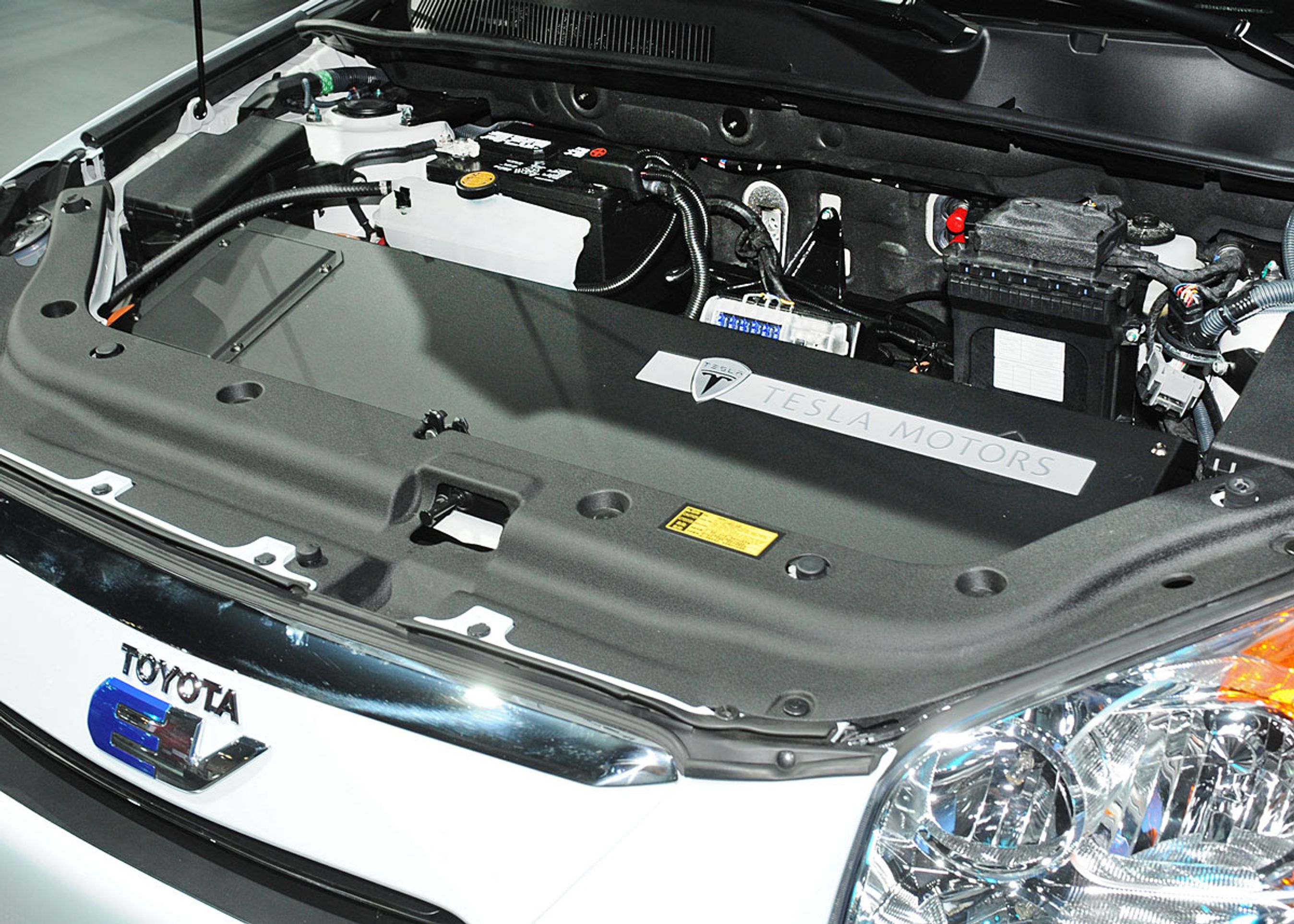 Batteriet indeholder omkring 35 kWh energi. Det tager 12 timer at lade det helt op.