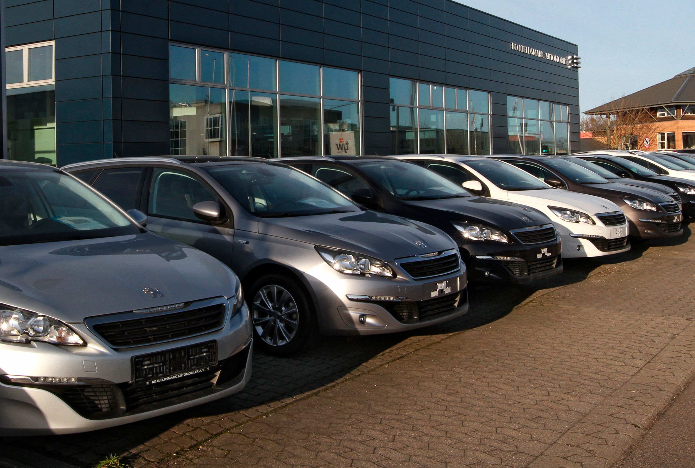 Nye biler kan blive dyrere 1. april.