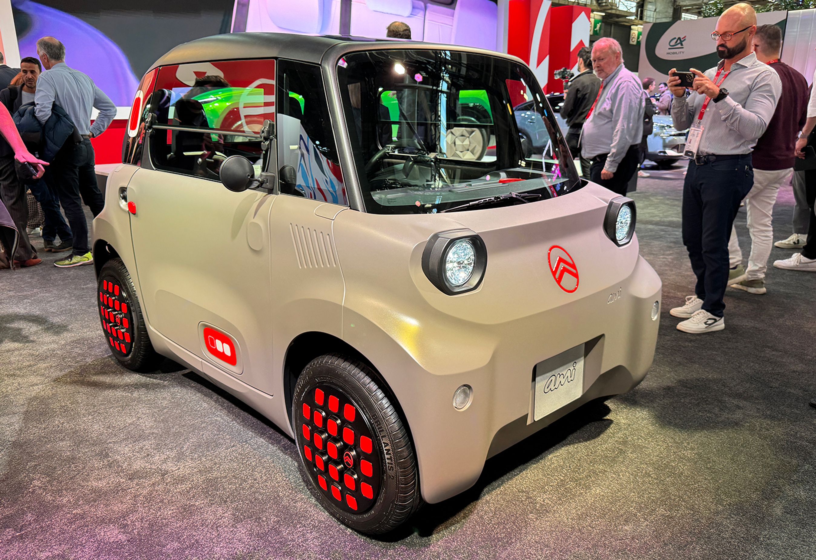 Citroën Ami, der officielt ikke er en bil, har fået en større opdatering. Bilen er ikke i det danske program, men i Frankrig sælger det lille el-køretøj rigtig godt.