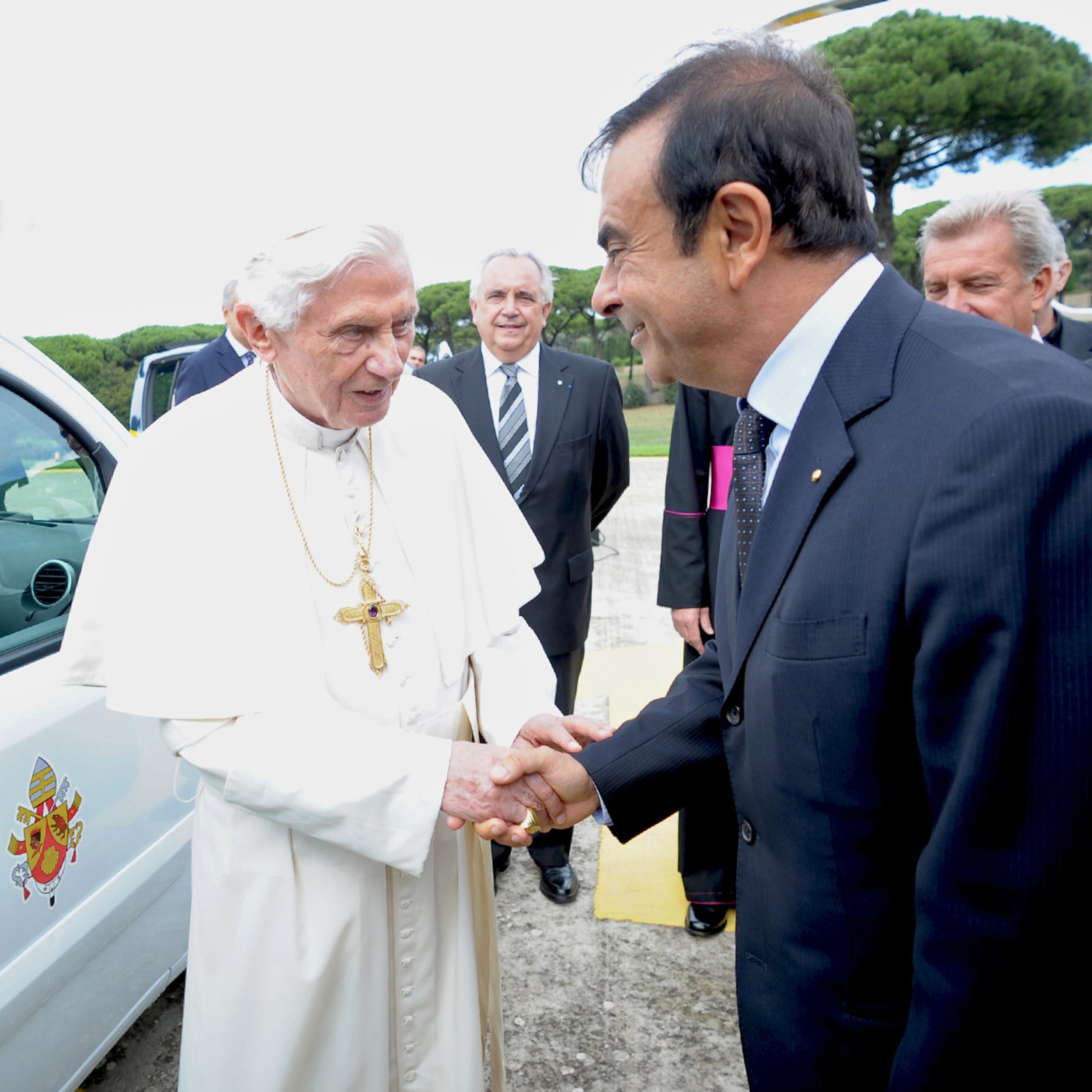 Carlos Den Første af Renault fik en lille audiens hos Pave Benedict XVI, da Renault overrakte elbilen til Vatikanet. 