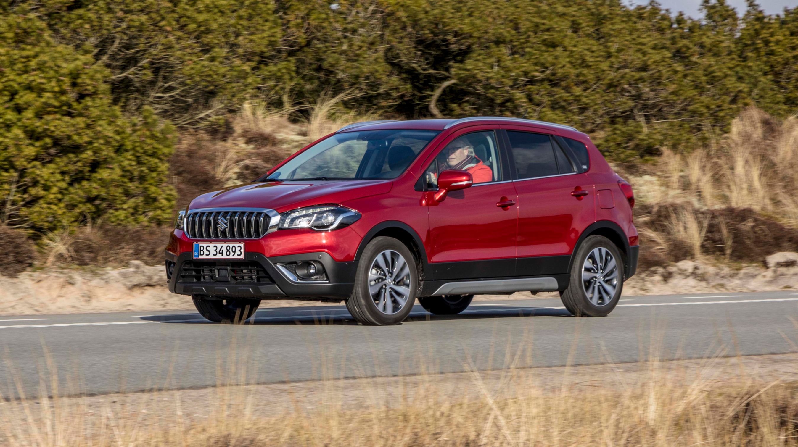 Suzuki S-Cross set fra siden