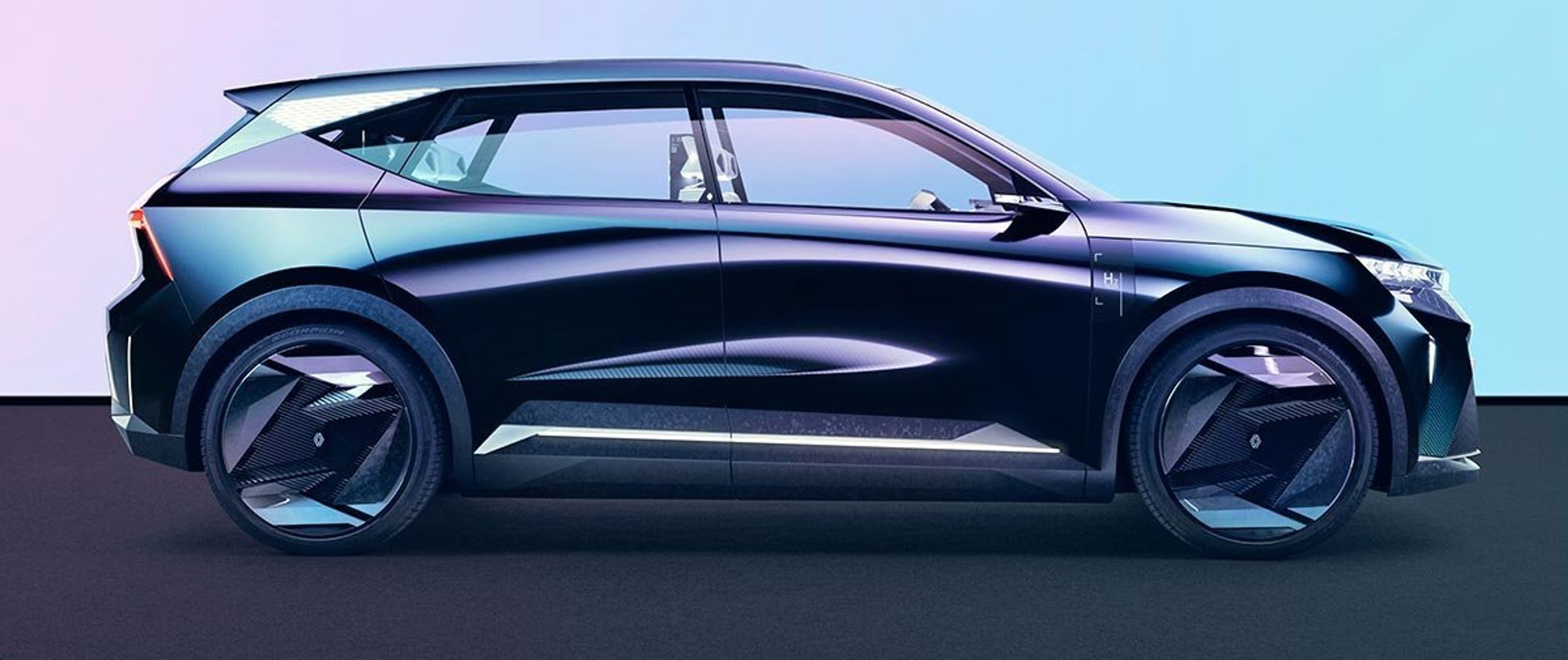 Den nye Scénic har en akselafstand på 2,84 meter. Det er 7 cm mere end på dagens (korte) model.