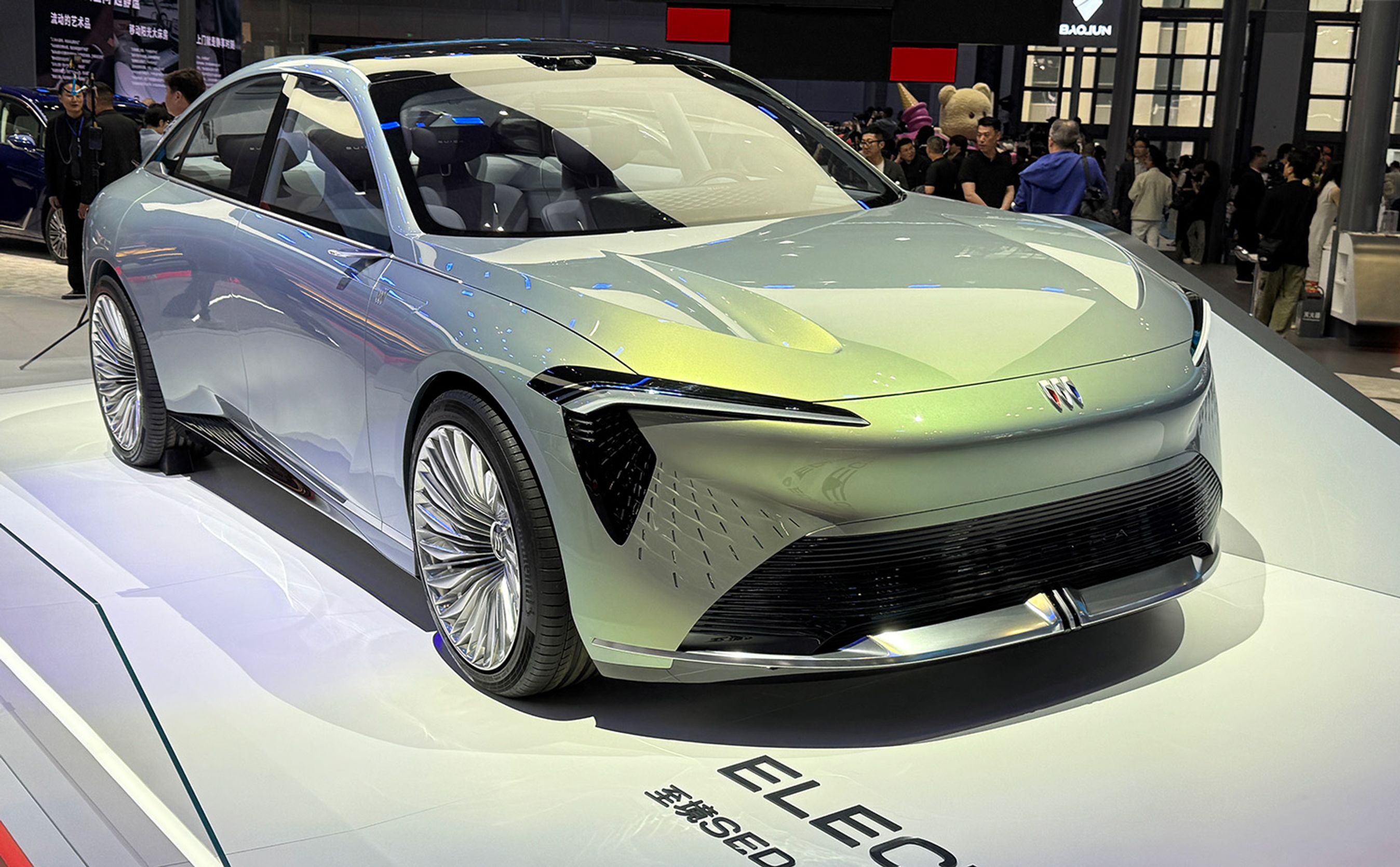 Amerikanerne lider lige som tyskerne i Kina. General Motors viser storoffensiv med adskillige elbiler, bl.a. denne Electra Sedan.