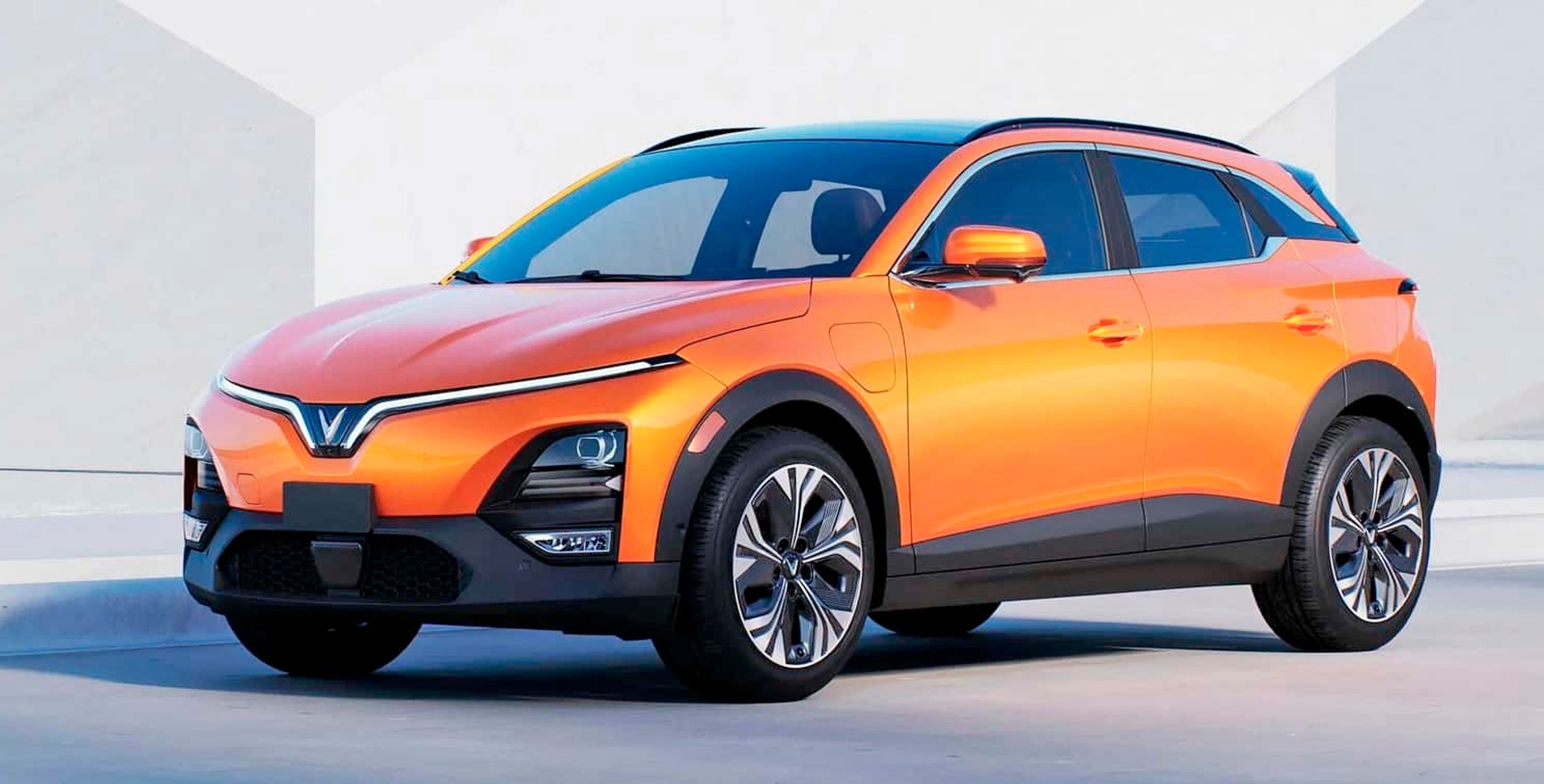 Orange Vinfast VF 6 forfra.