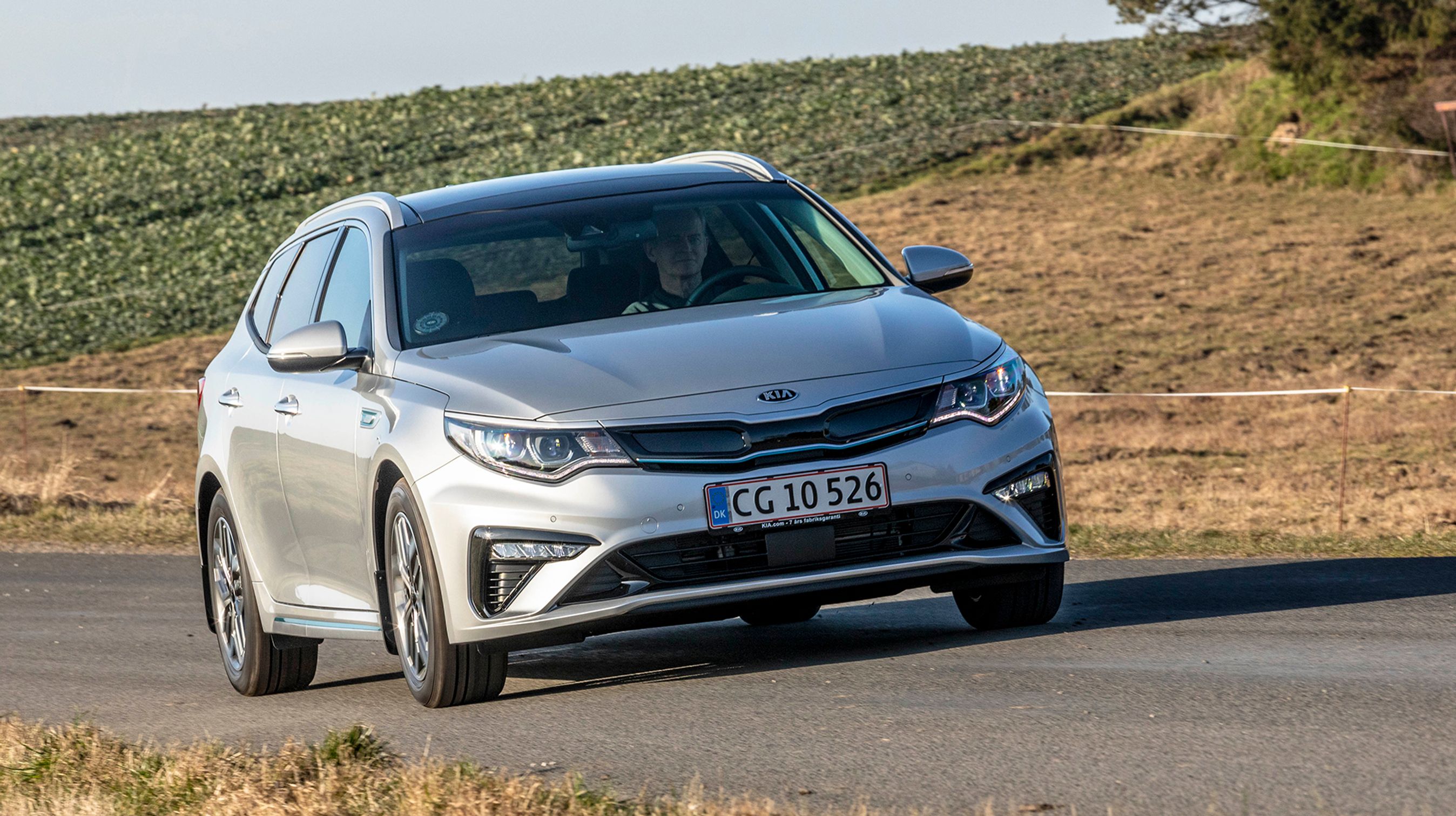 Kia Optima PHEV set forfra
