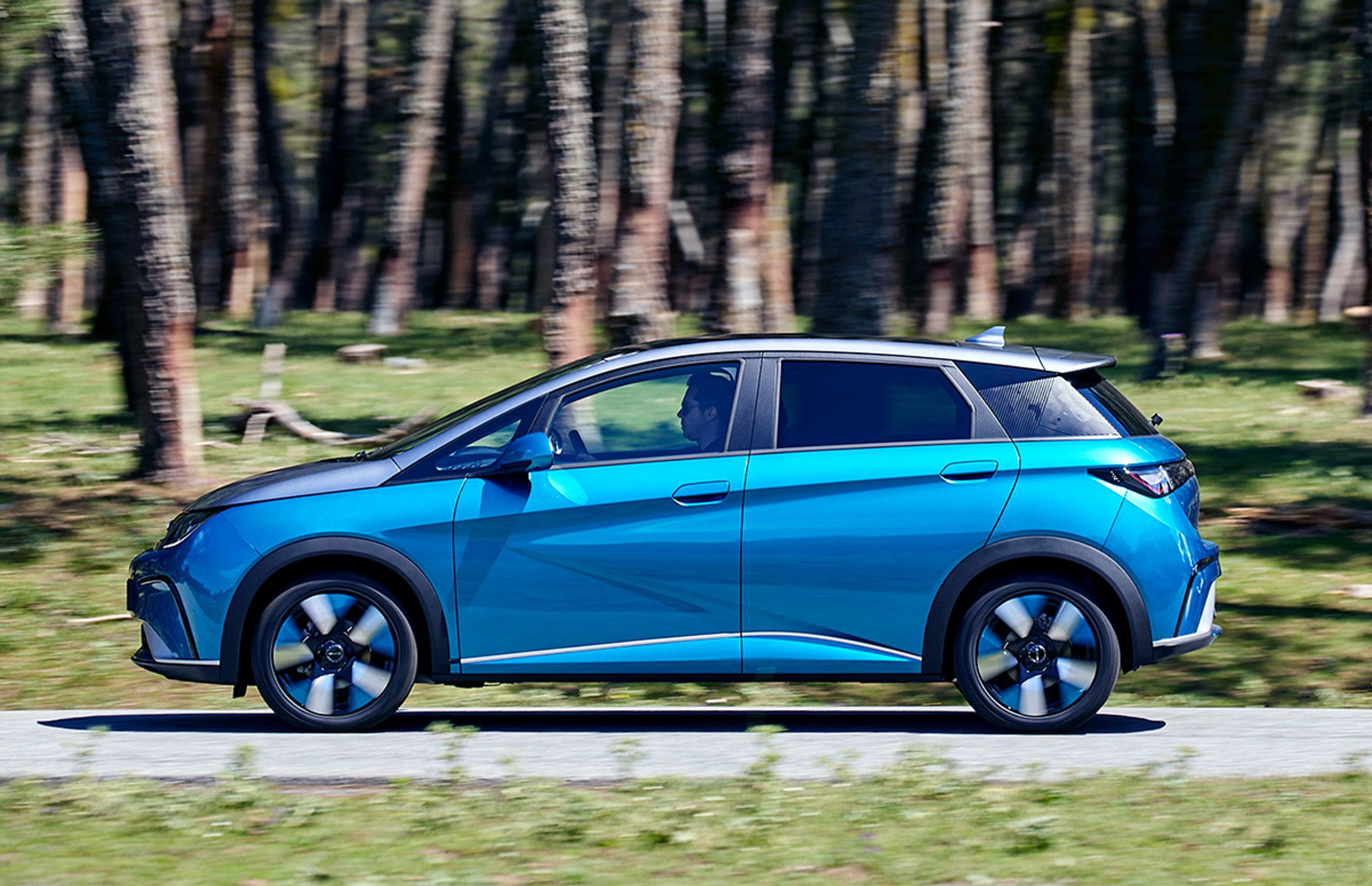 BYD Dolphin er 4,29 meter lang og har en akselafstand på 2,70 m. Det første er en anelse mere end VW. ID.3, mens det sidste er mindre.