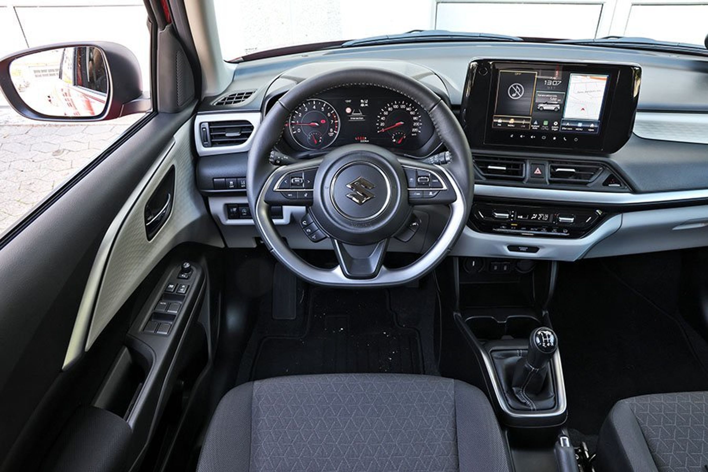 Førerplads i en Suzuki Swift