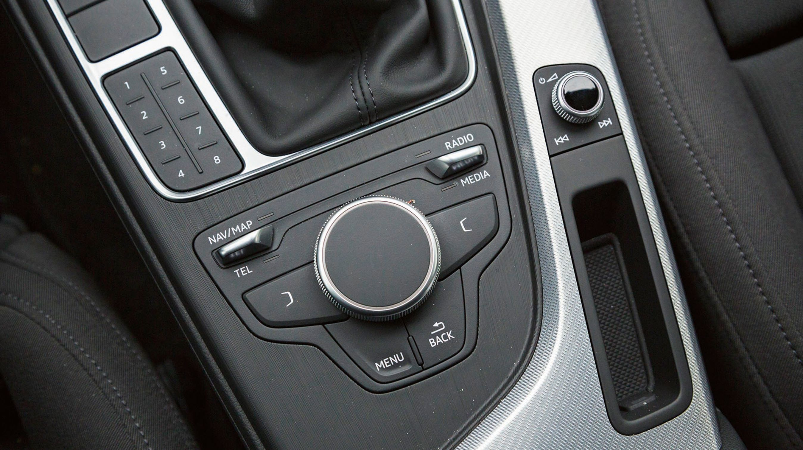 Den store MMI-drejeknap er blevet endnu lettere at betjene. Desværre er alle menuerne ikke på dansk.