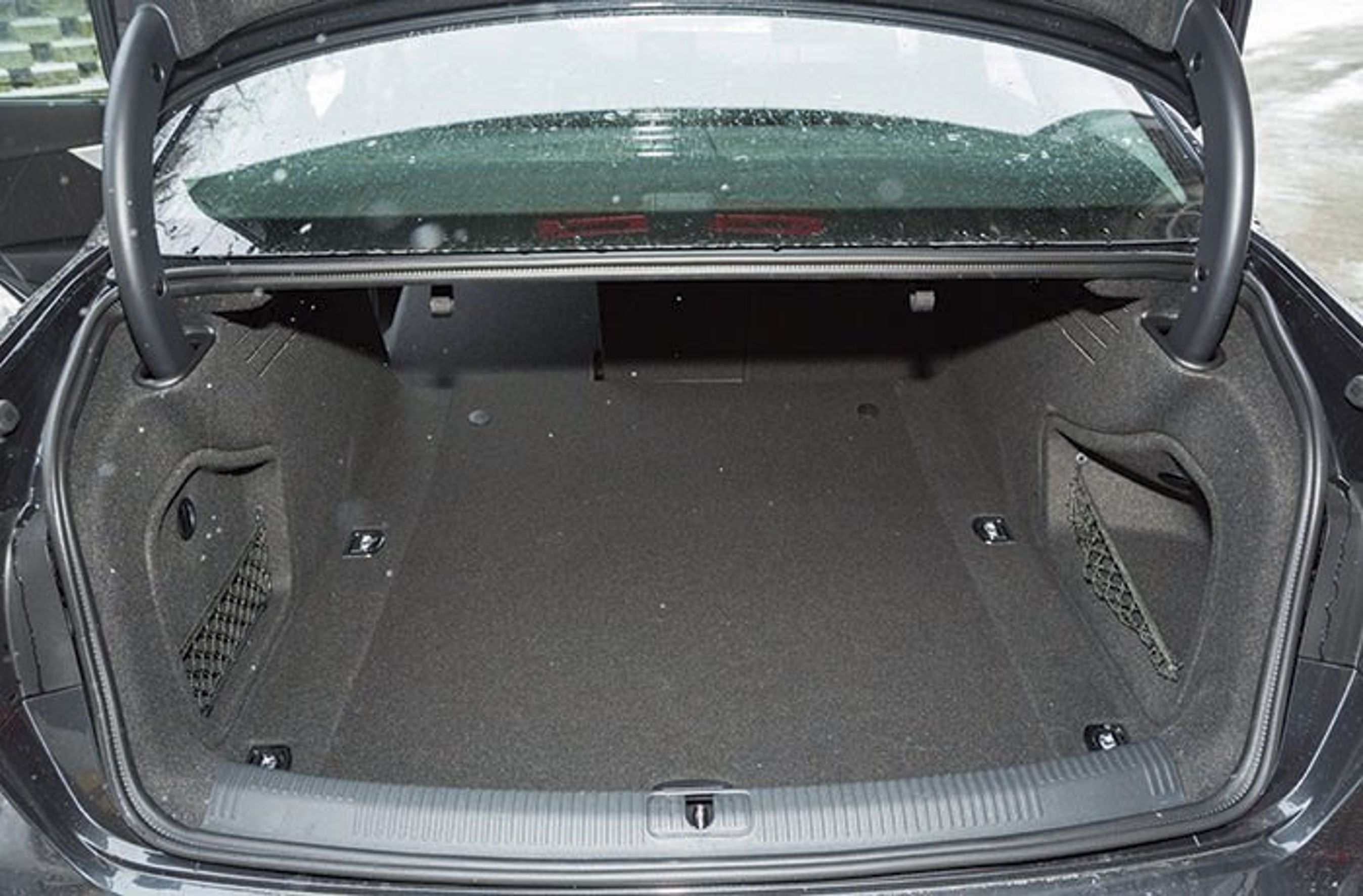 Audi A4 bagagerum sedan