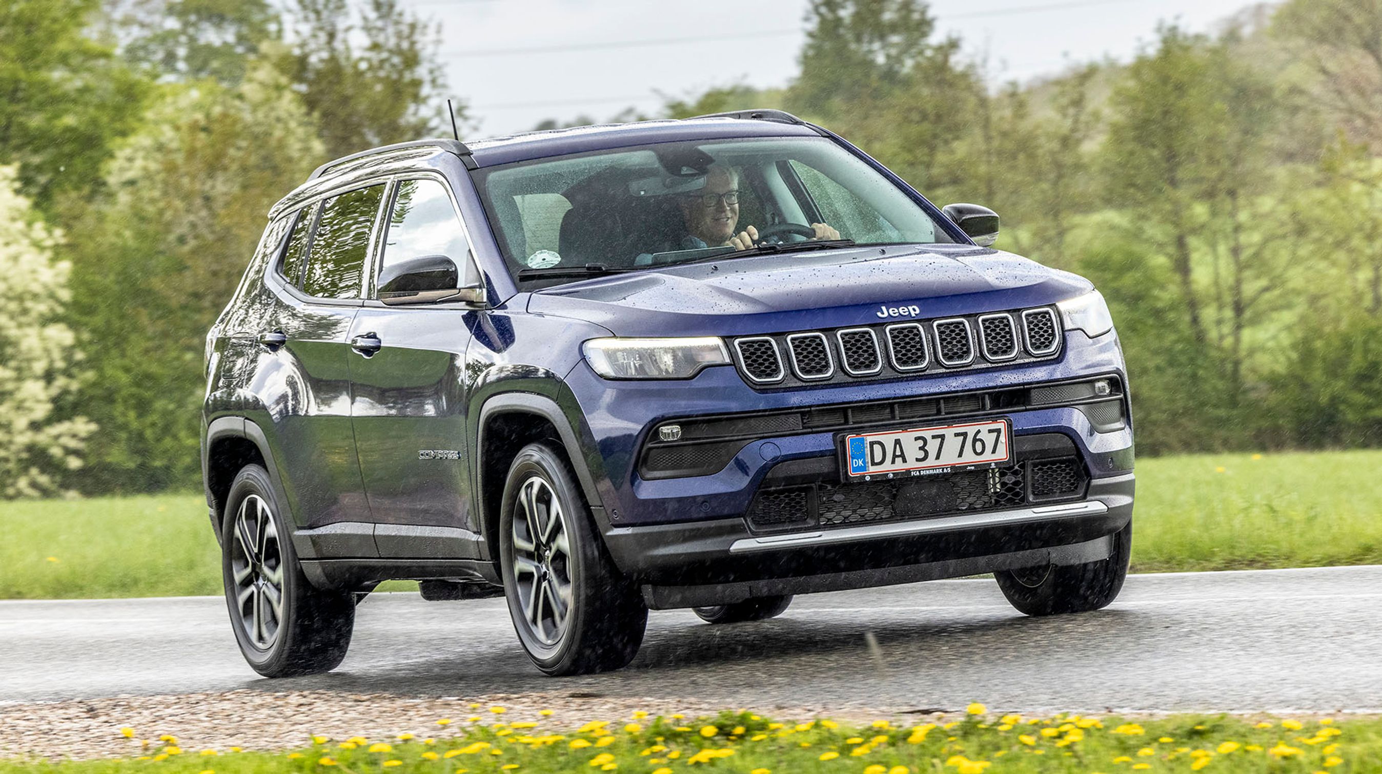 Fortil er en af de store nyheder, at xenon-forlygterne nu er erstattet af mere tidssvarende LED-lygter.