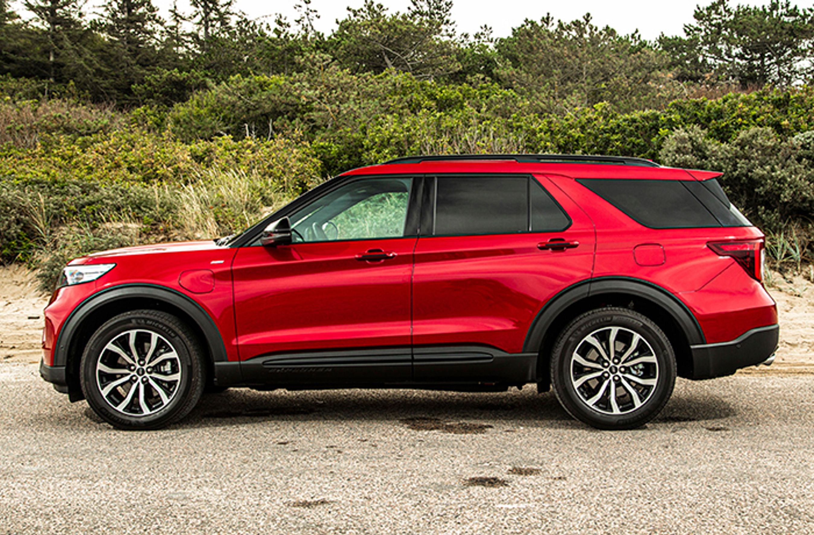 Ford Explorer fra siden