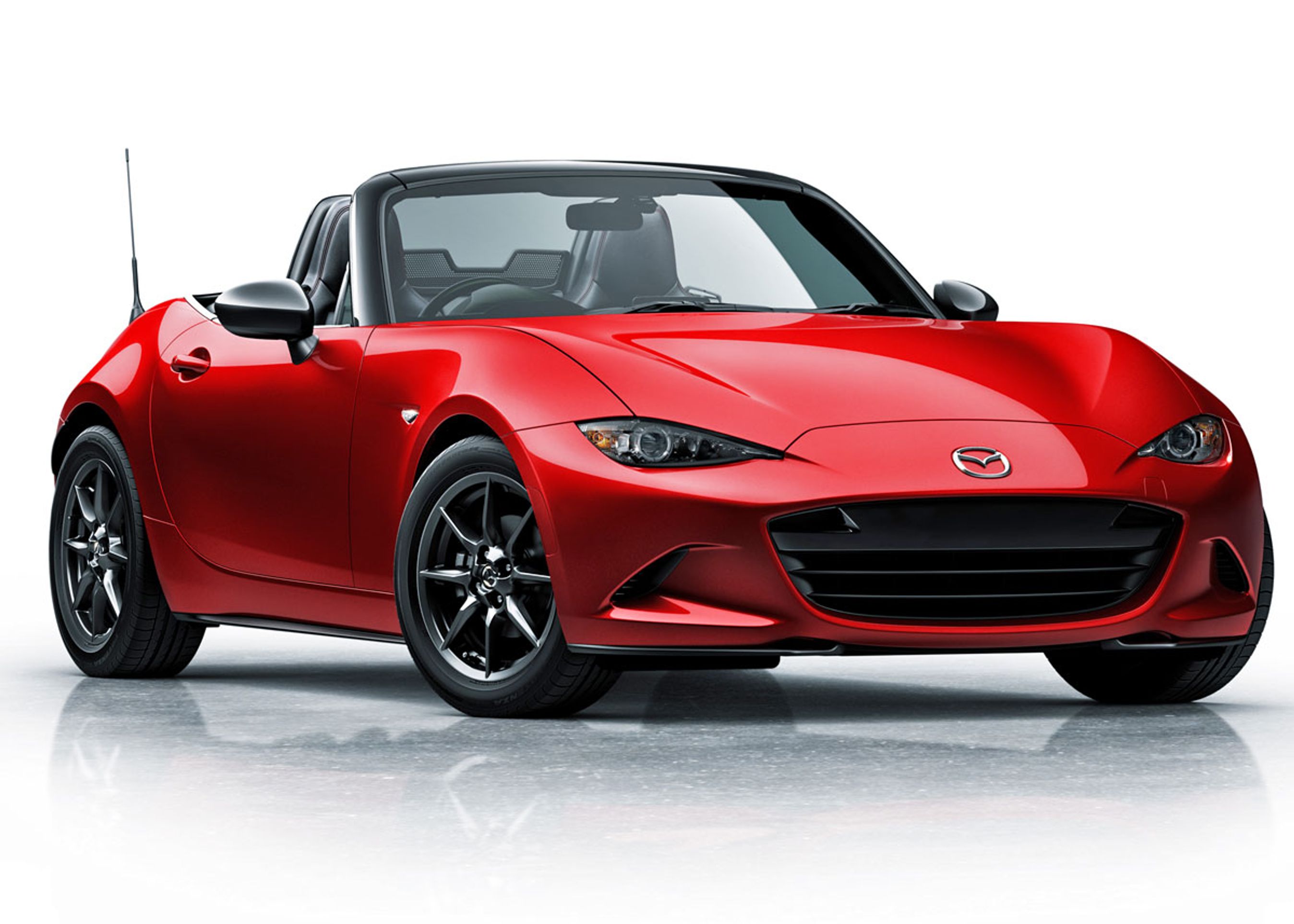 Grundformen er omtrent som på forgængerne, men forandringerne i detaljen er alligevel ganske stor, f.eks. de nye, "sammenknebne" forlygter. Fotos: Mazda