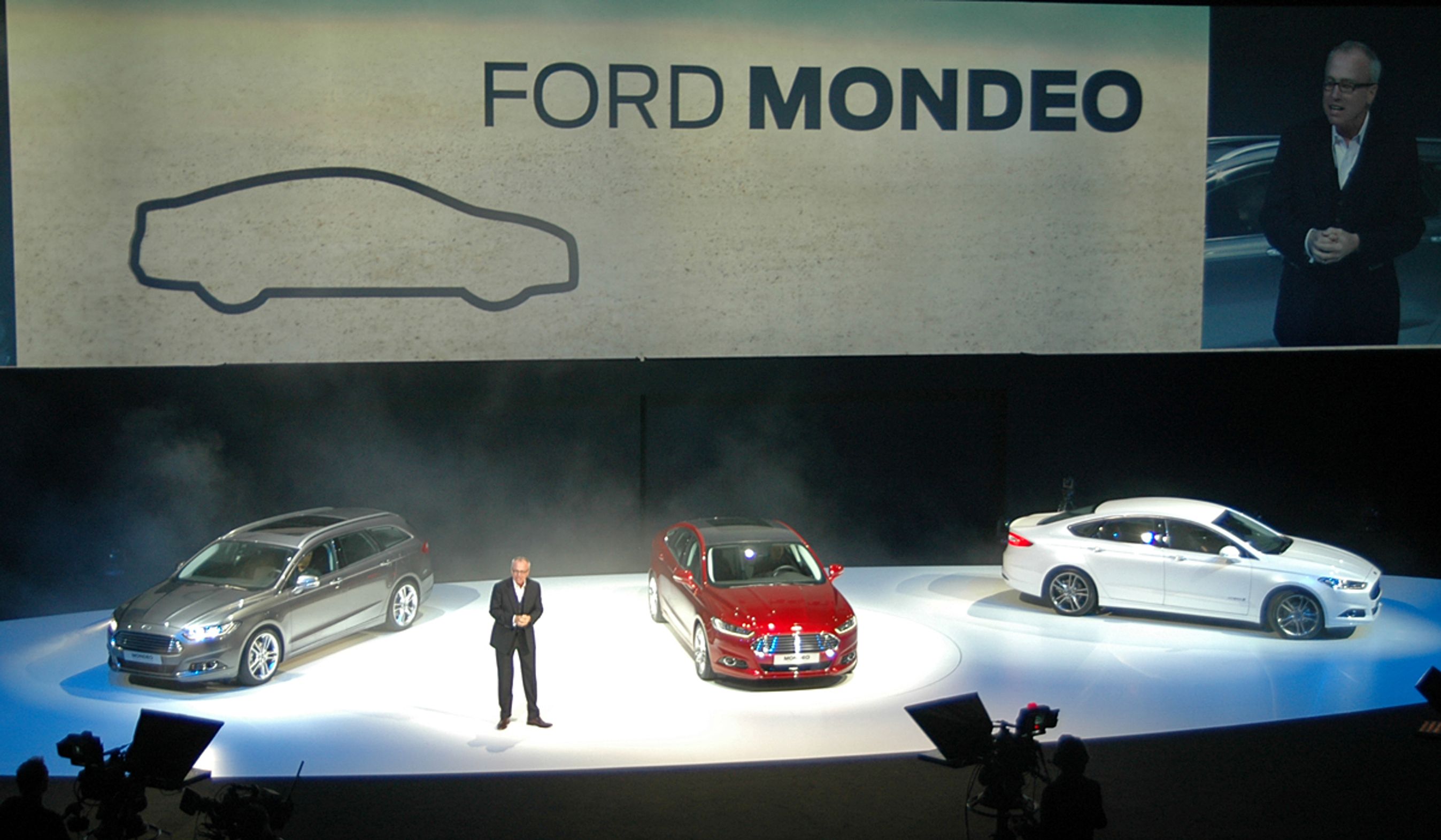 Ford Mondeo vises nu i den europæiske udgave - stort set identisk med den amerikanske.