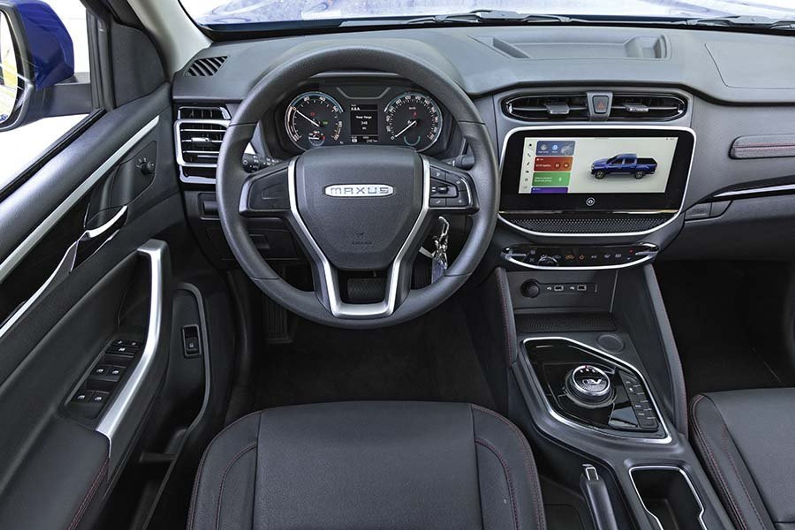 Kabinen i en Maxus eT90 pickup, der kører på strøm